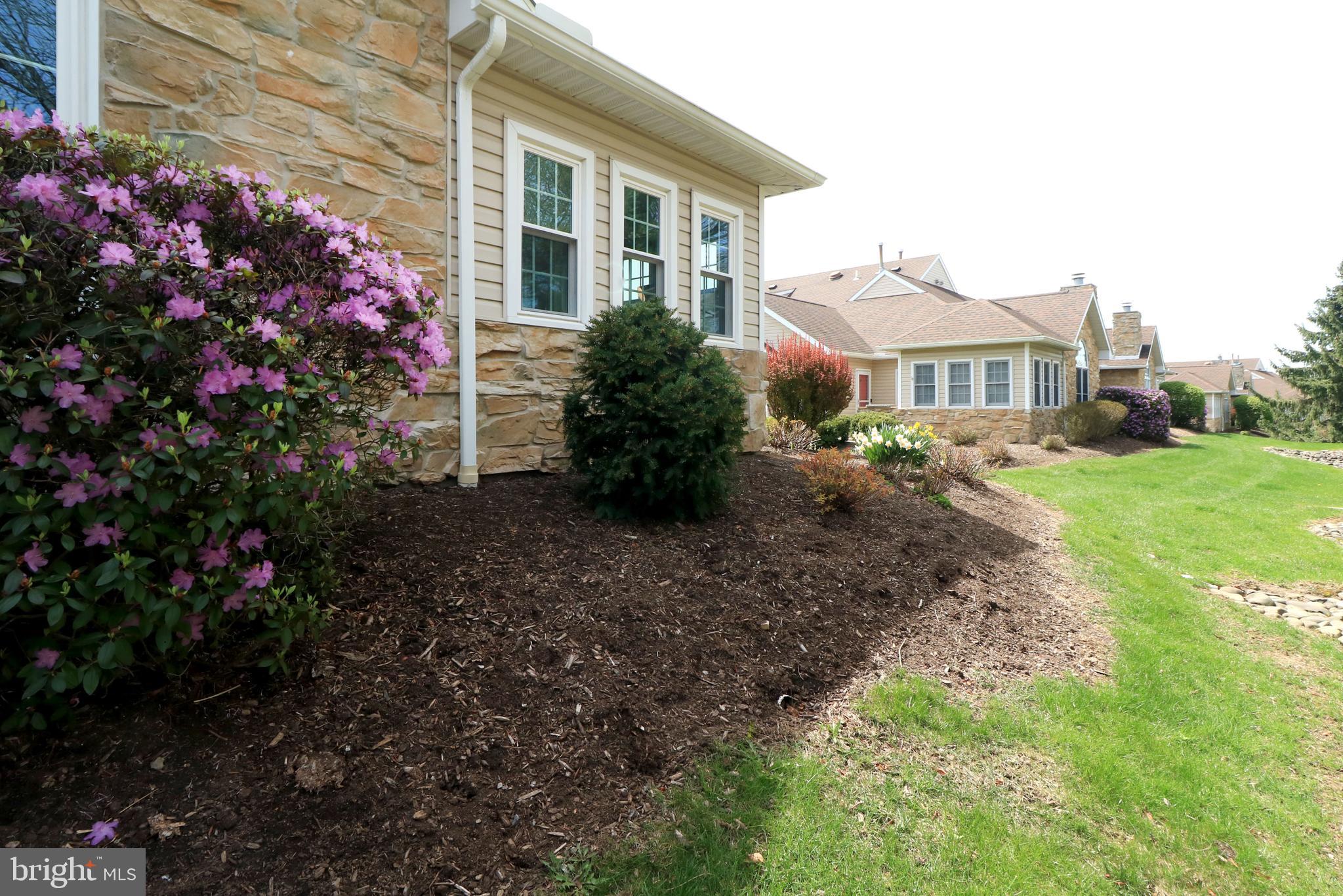 THOROUGHBRED CROSSING - Residential