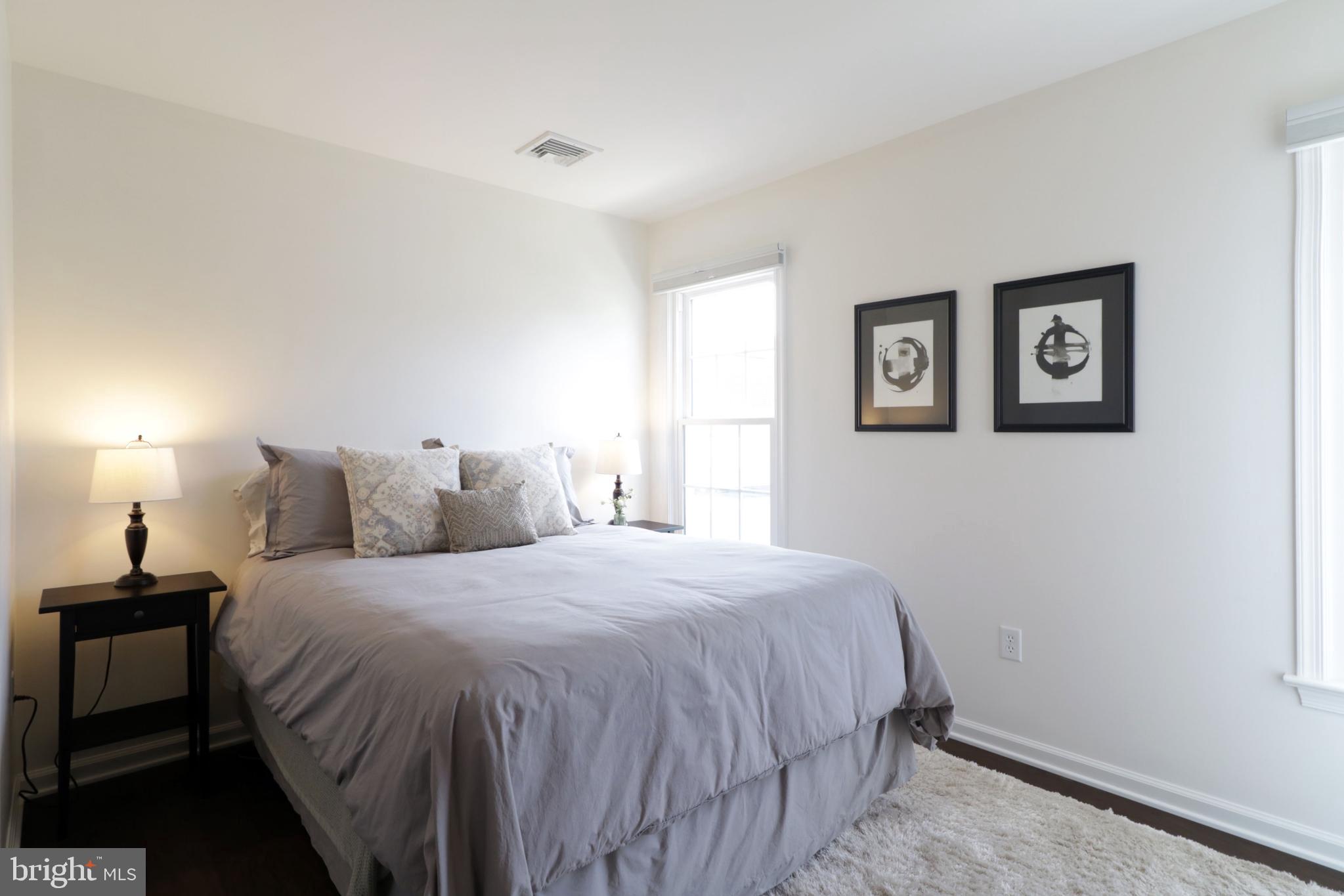 THOROUGHBRED CROSSING - Residential