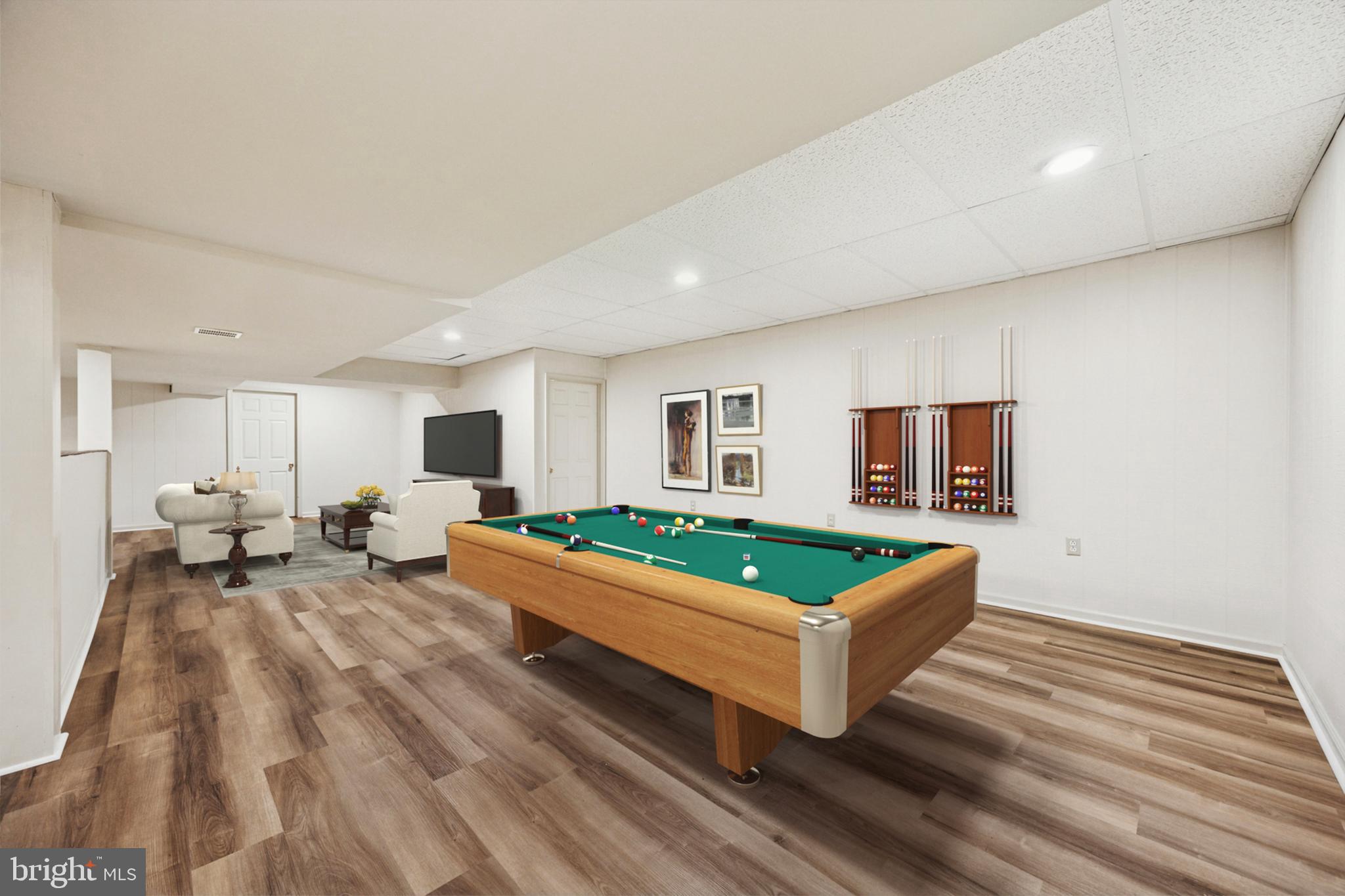 HILLCREST MDWS - Residential