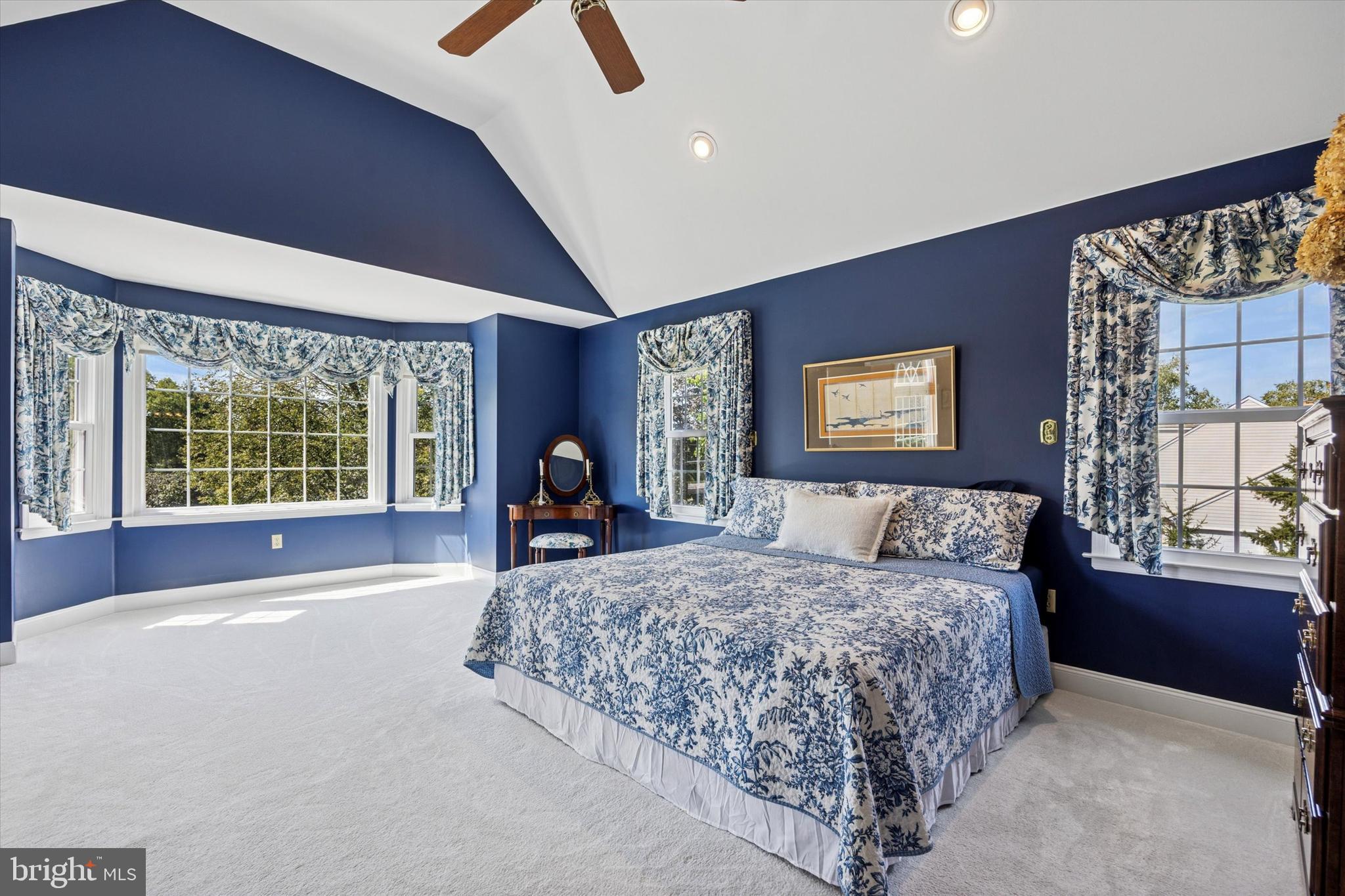 HILLCREST MDWS - Residential