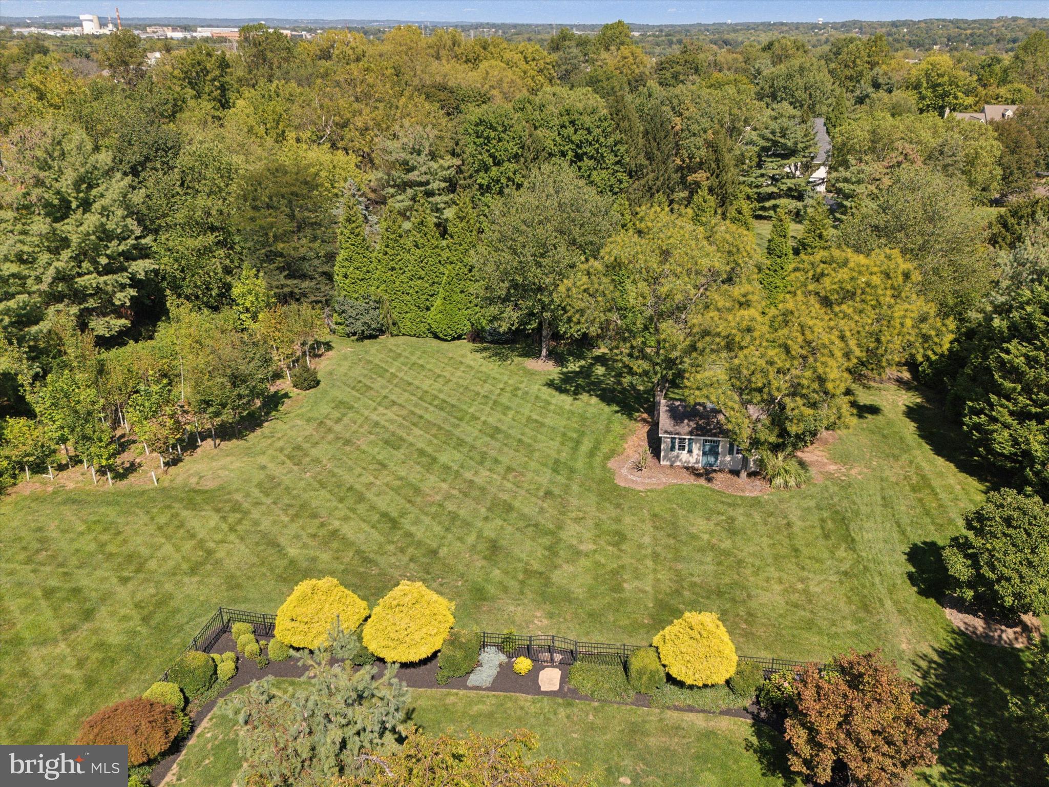 HILLCREST MDWS - Residential