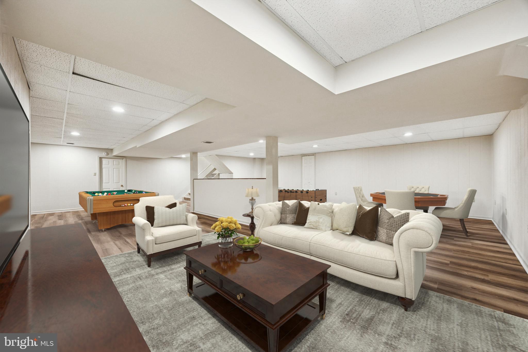 HILLCREST MDWS - Residential