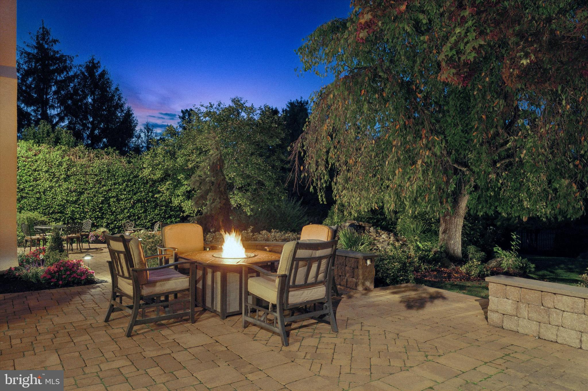 HILLCREST MDWS - Residential