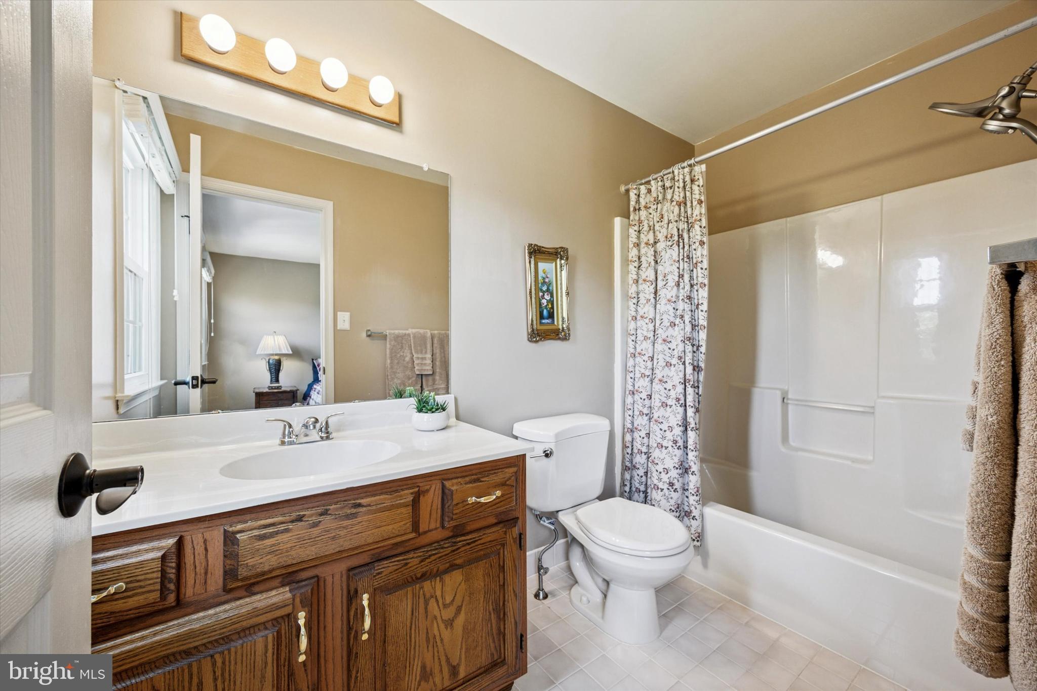 HILLCREST MDWS - Residential