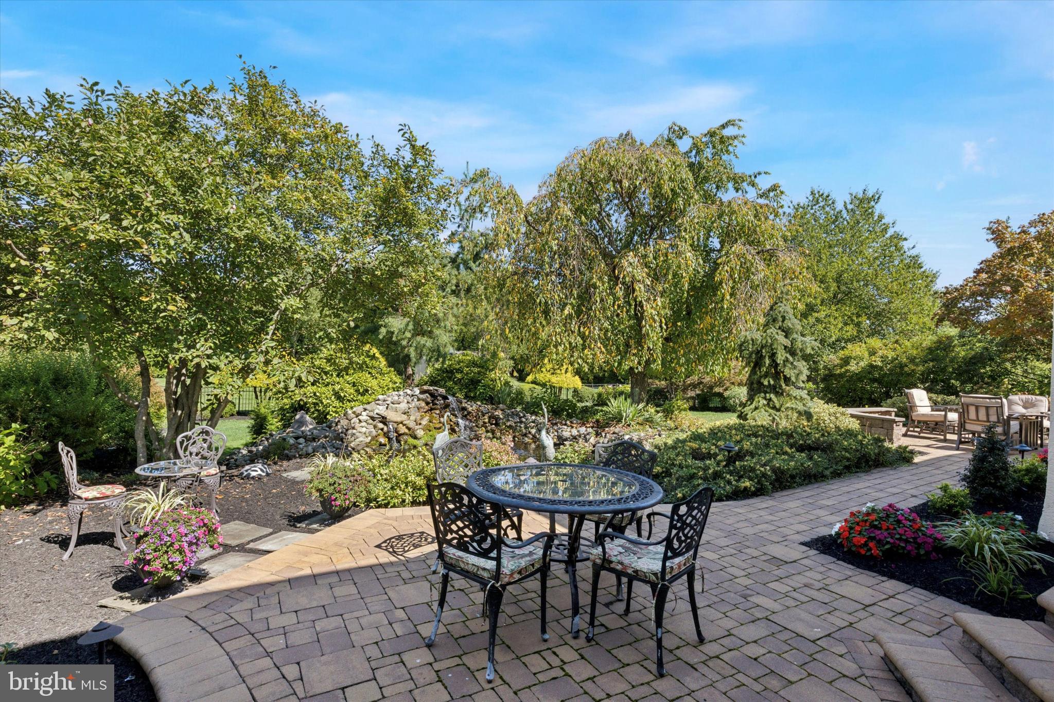 HILLCREST MDWS - Residential