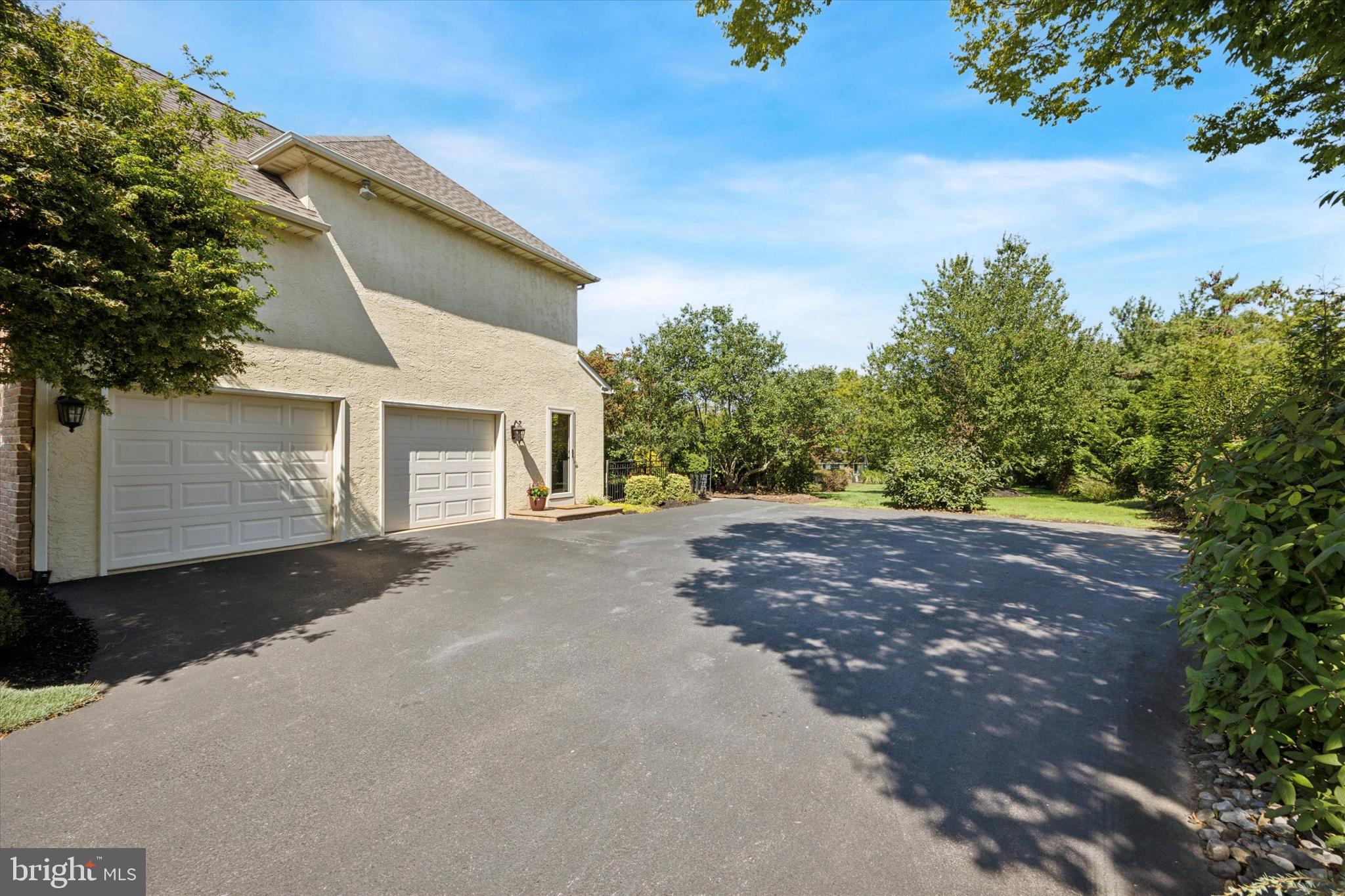 HILLCREST MDWS - Residential