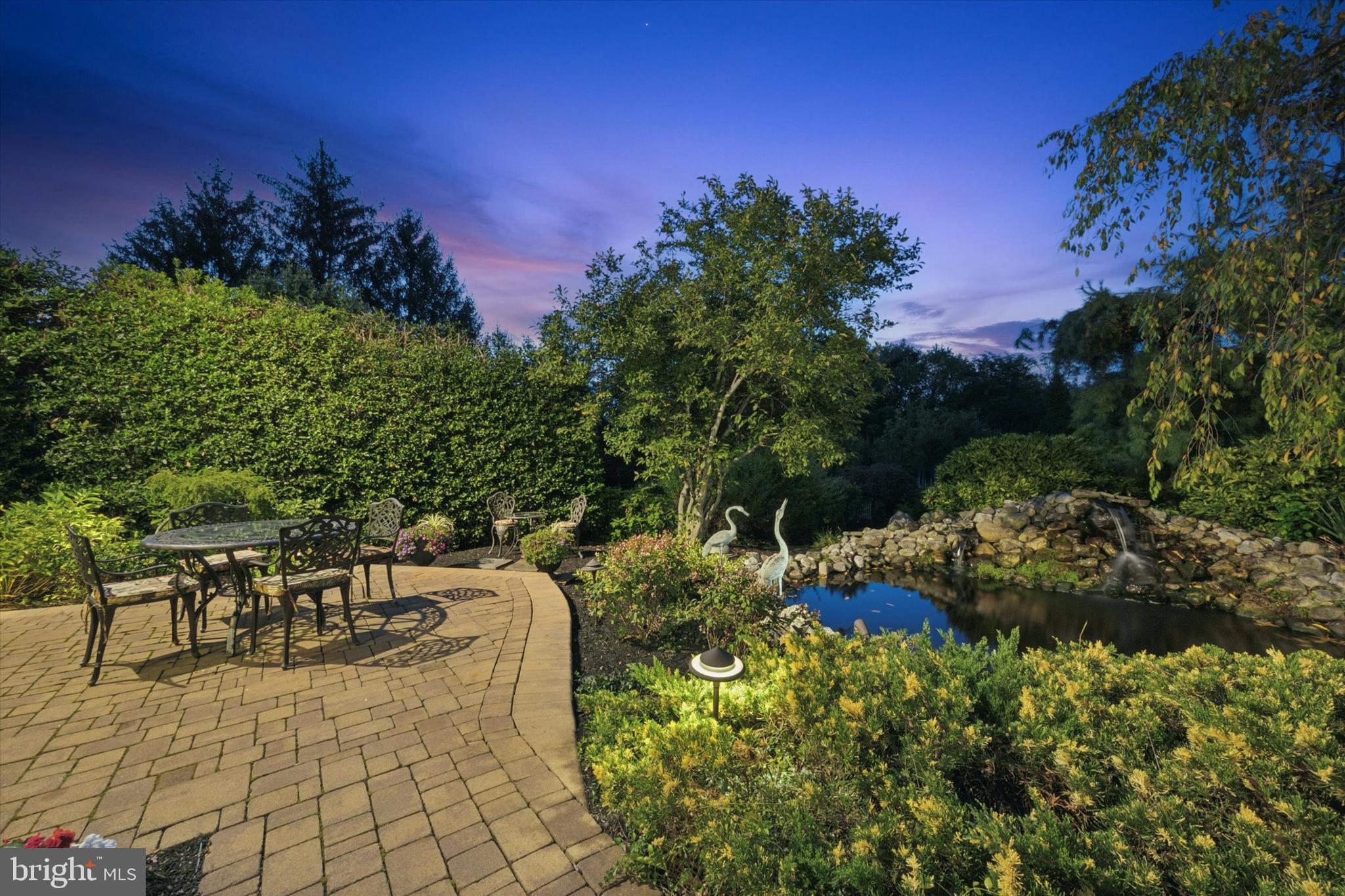 HILLCREST MDWS - Residential