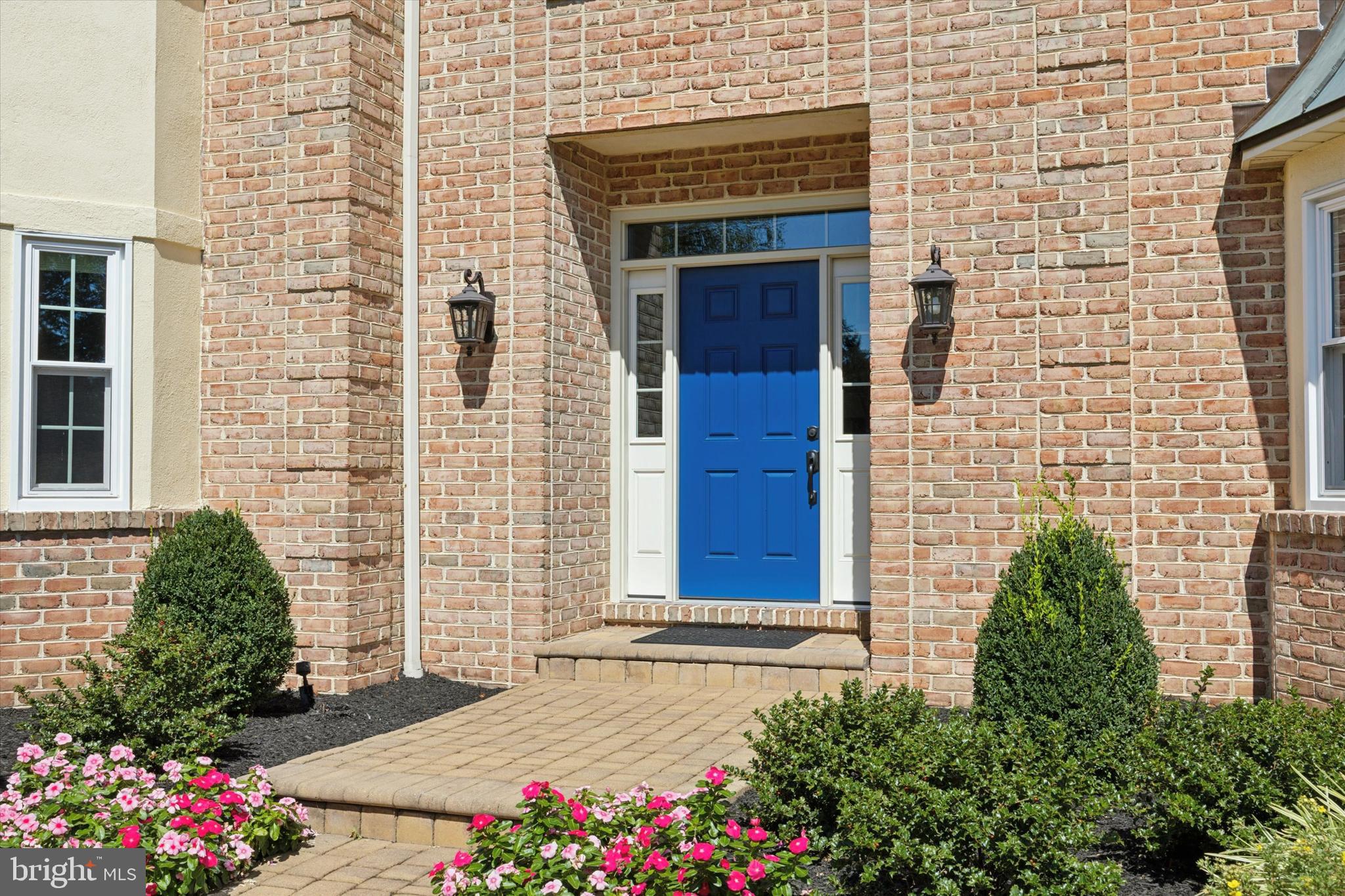 2587 HILLCREST DRIVE