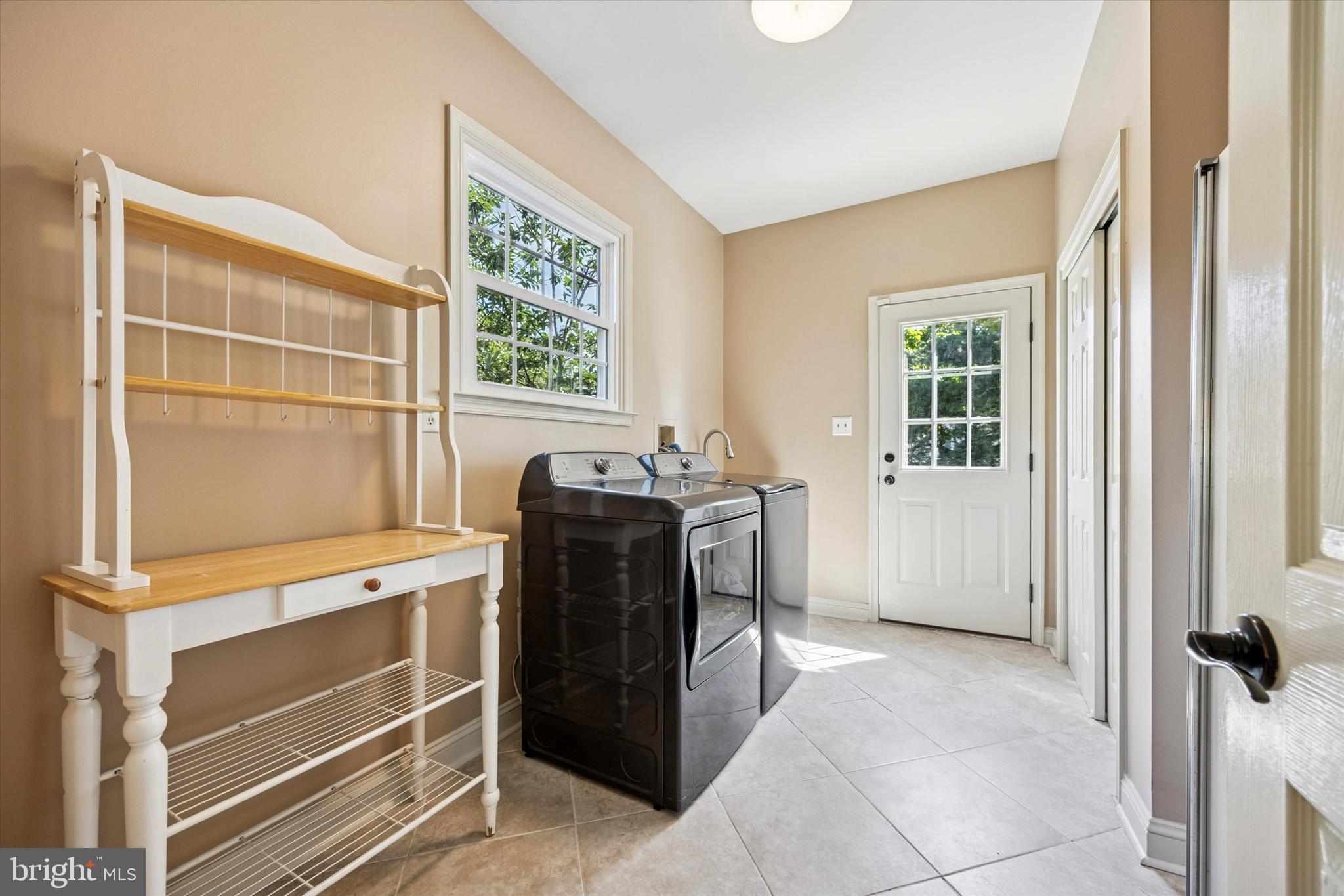 HILLCREST MDWS - Residential