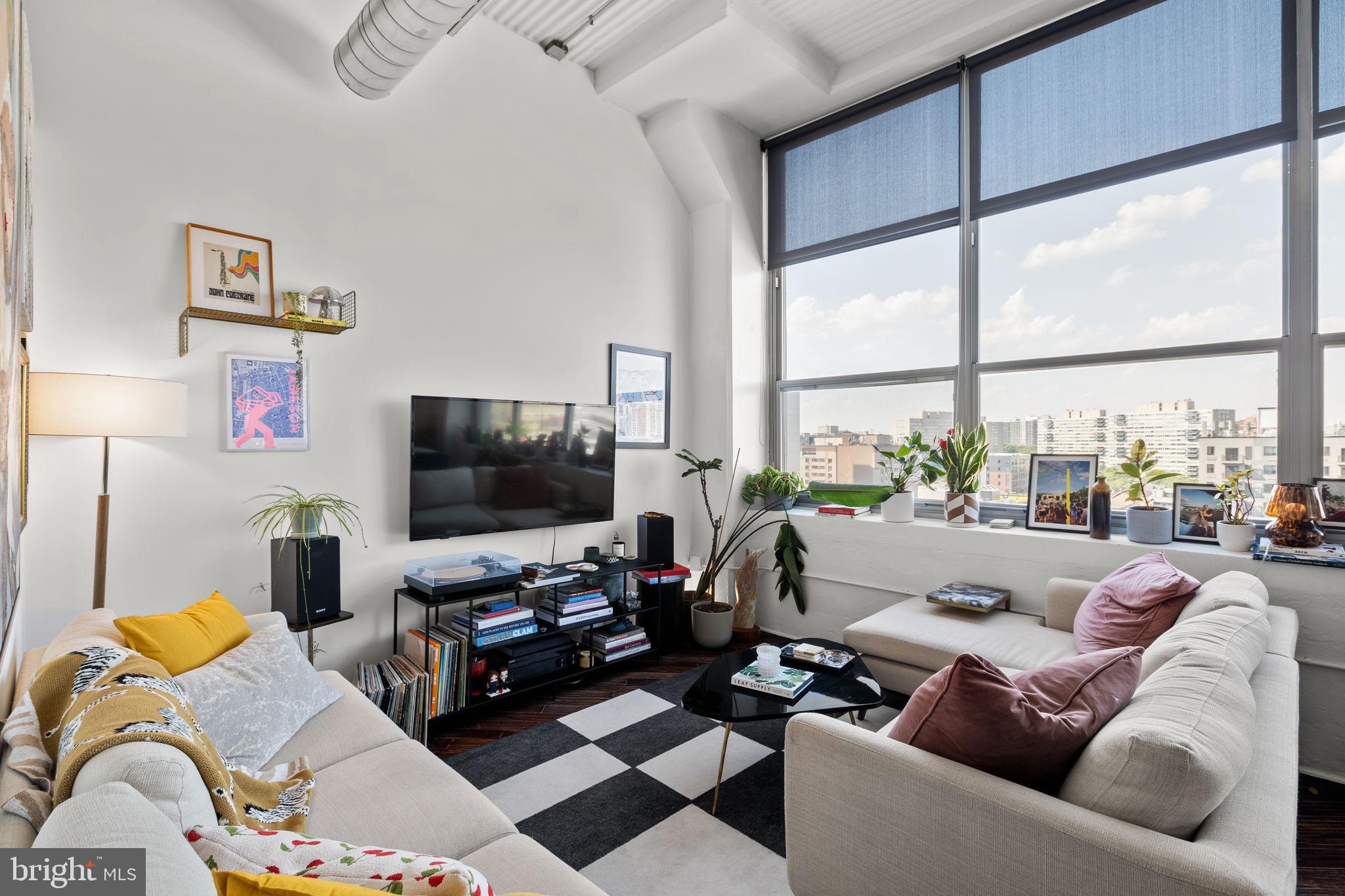 2200 ARCH STREET 28 804