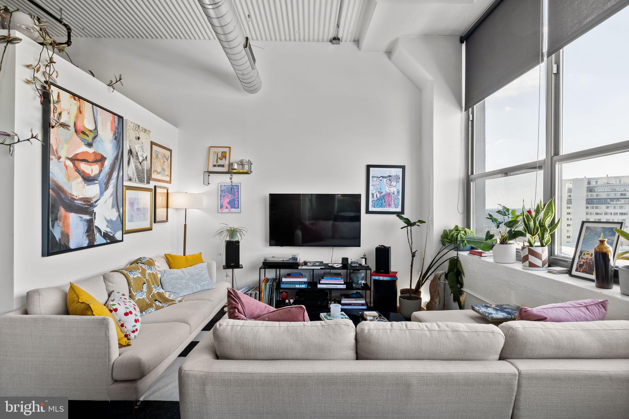 2200 ARCH STREET 28 804