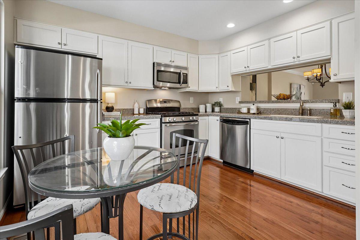 6556 KELSEY POINT CIRCLE