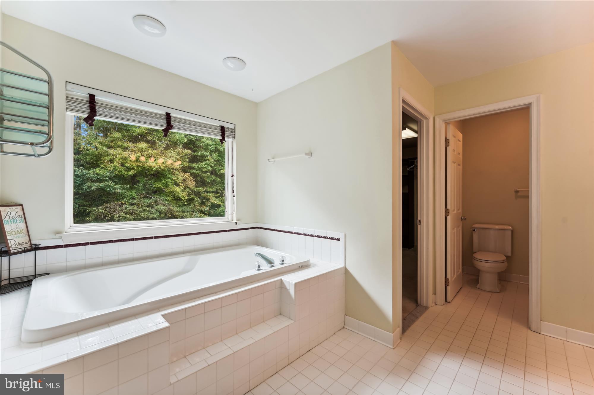 ISLAND CREEK WOODS - Residential