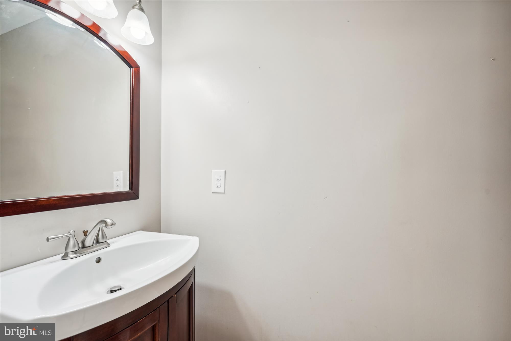 ISLAND CREEK WOODS - Residential