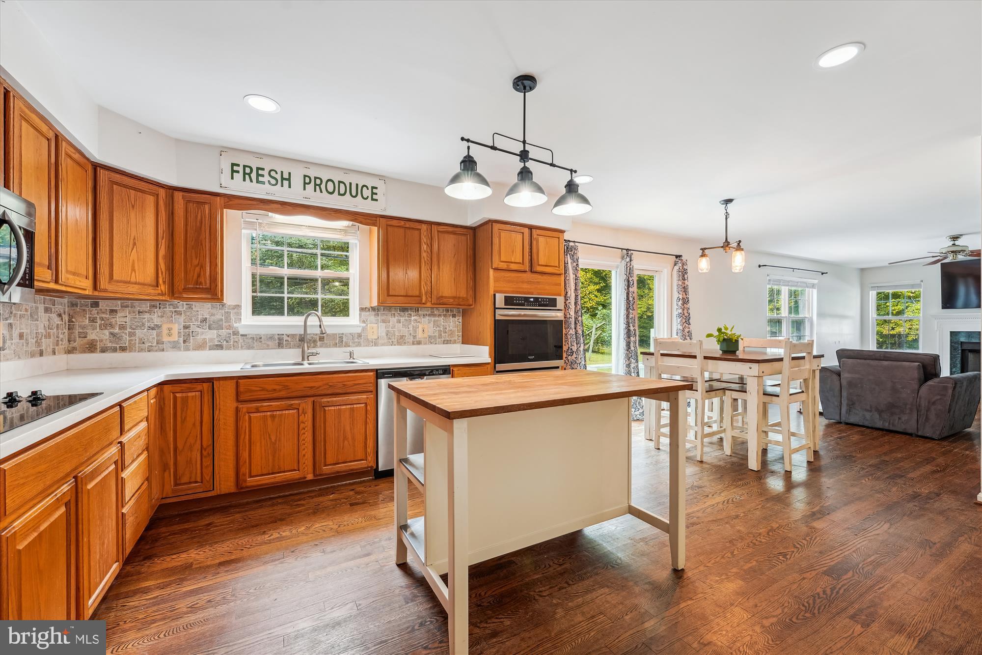 ISLAND CREEK WOODS - Residential