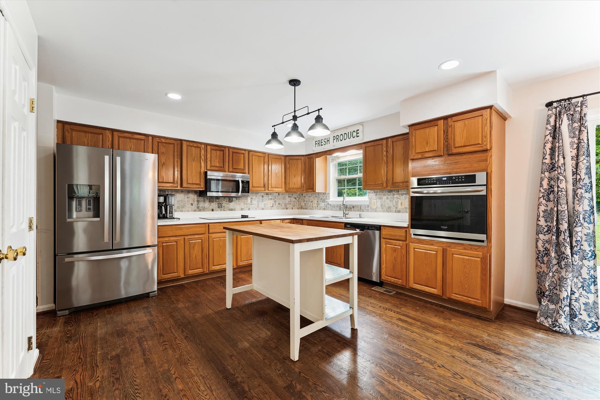 ISLAND CREEK WOODS - Residential