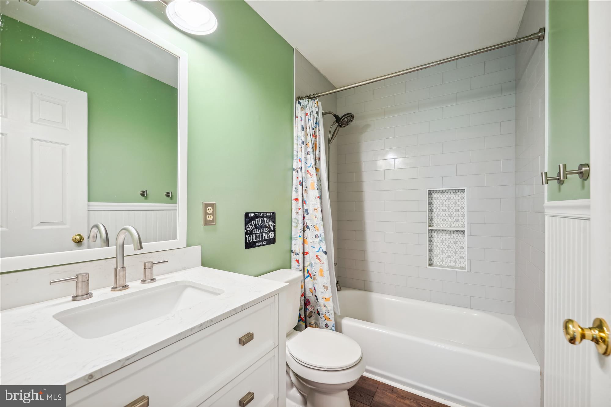 ISLAND CREEK WOODS - Residential