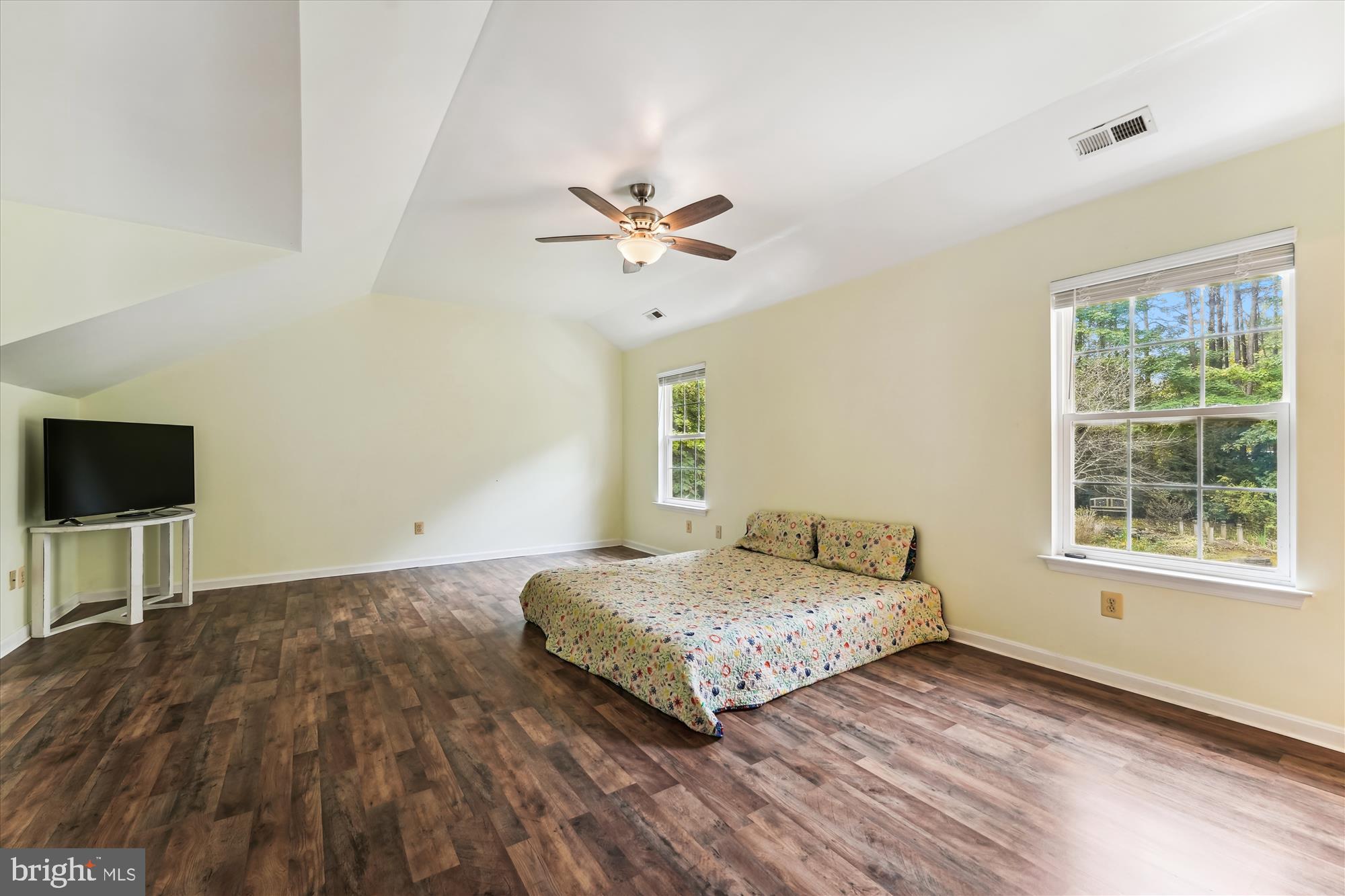 ISLAND CREEK WOODS - Residential