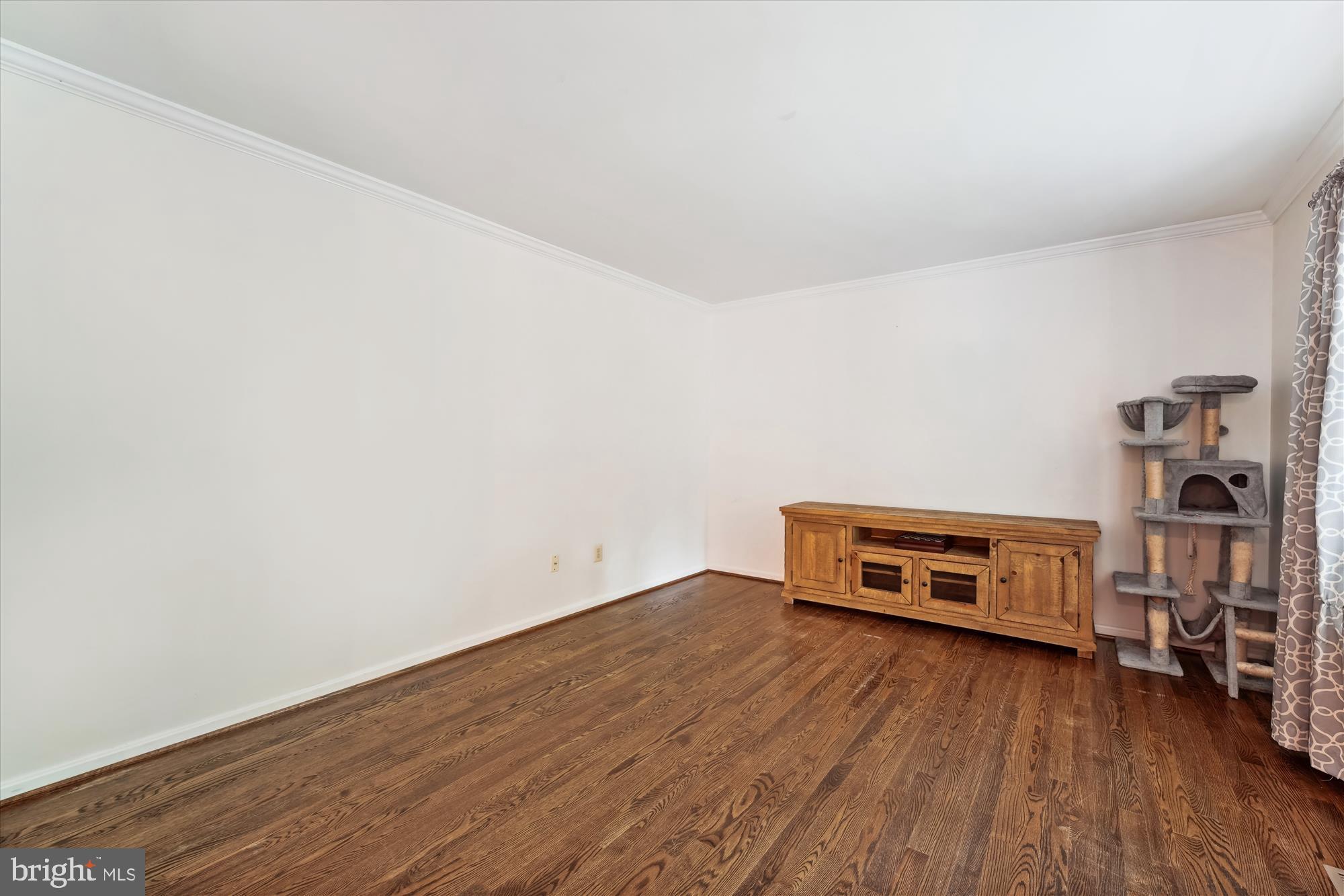 ISLAND CREEK WOODS - Residential