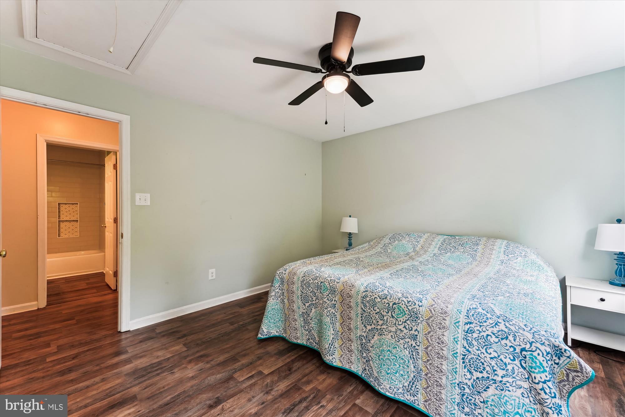 ISLAND CREEK WOODS - Residential