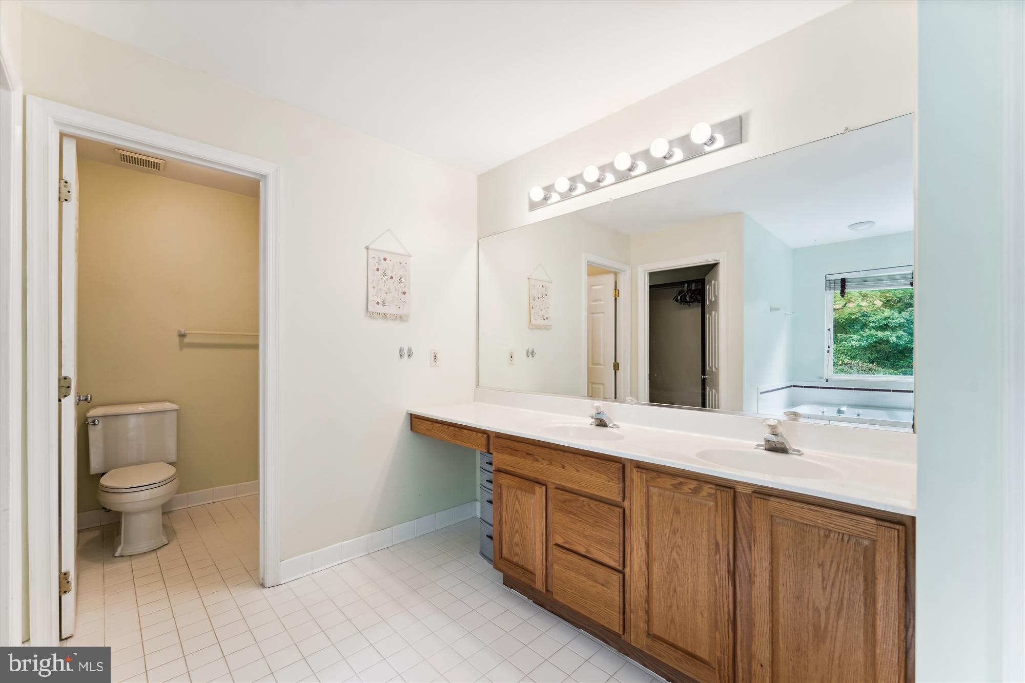 ISLAND CREEK WOODS - Residential