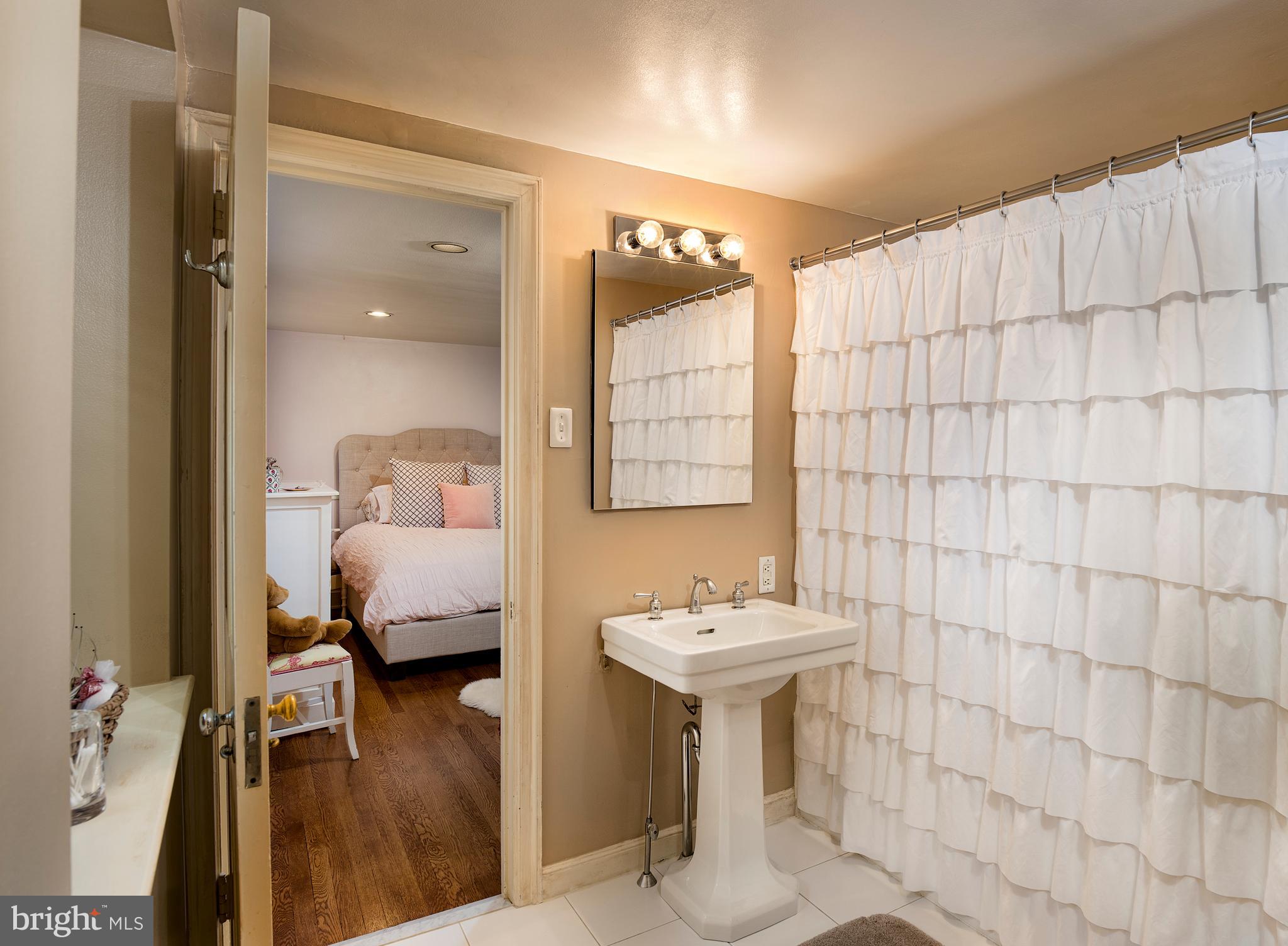 GLADWYNE - Residential