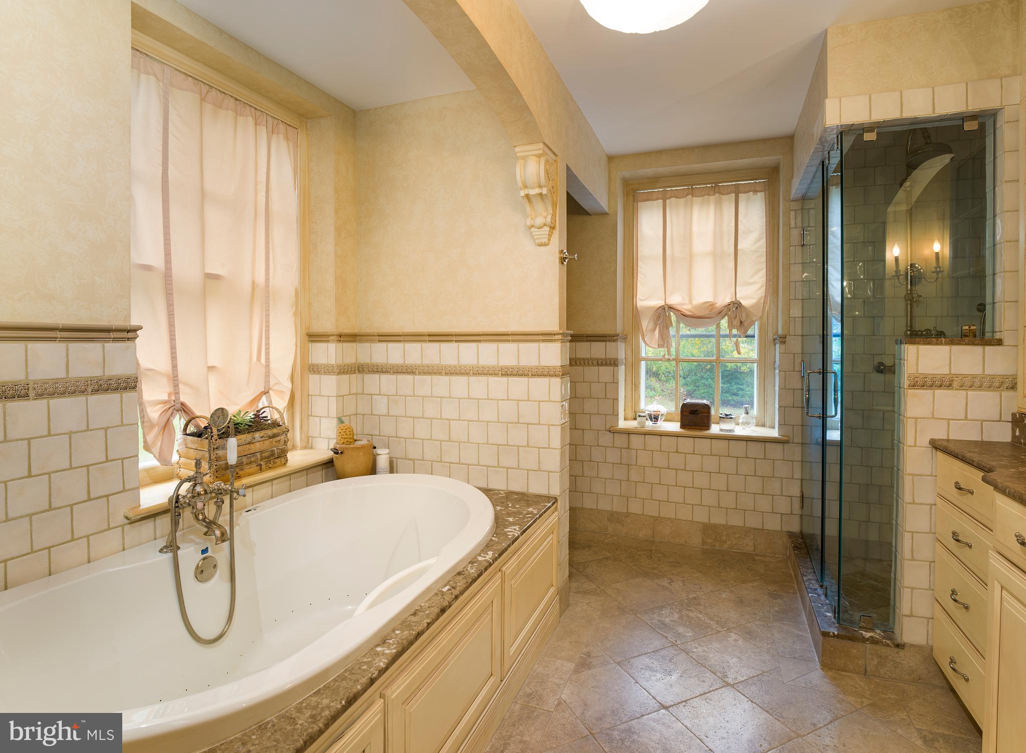 GLADWYNE - Residential