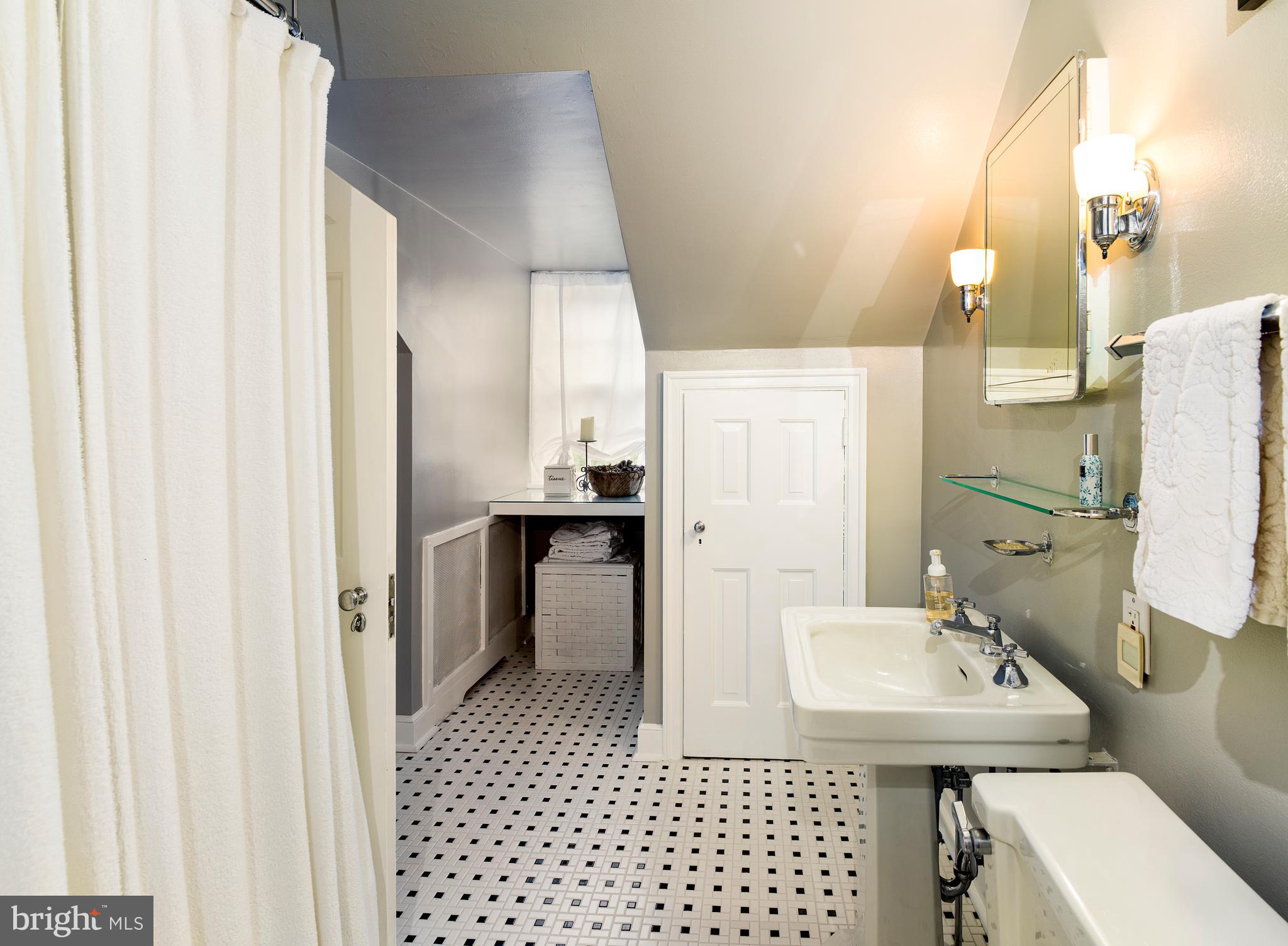 GLADWYNE - Residential