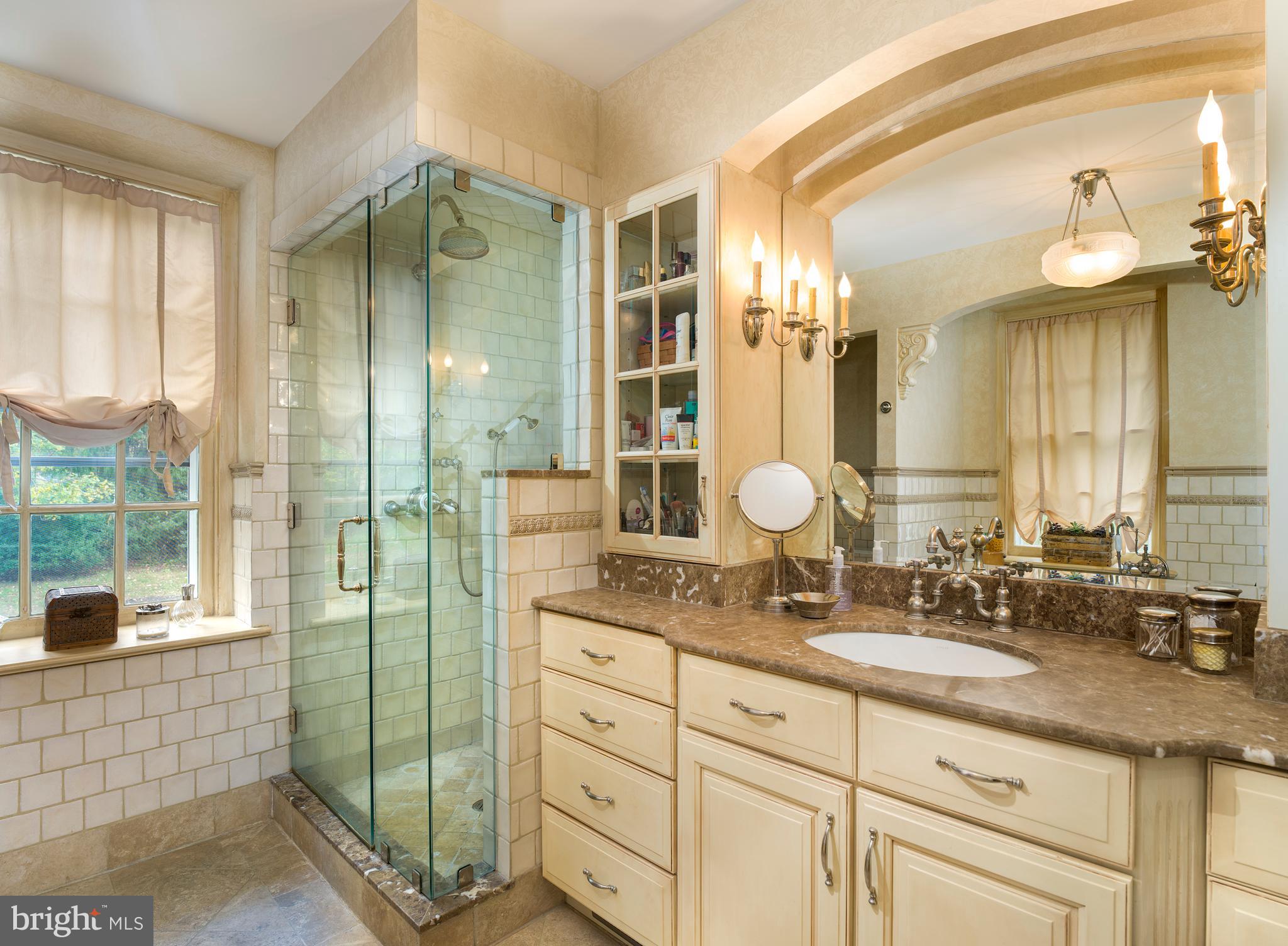 GLADWYNE - Residential