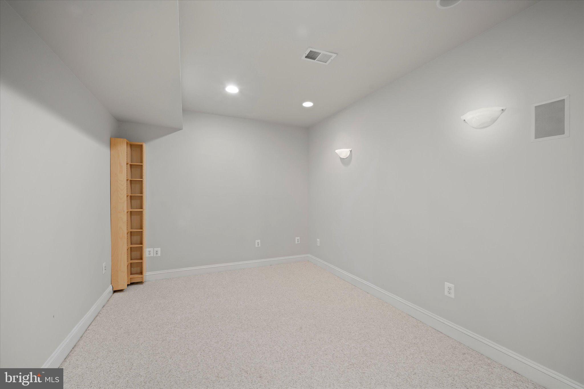 HAMLET AT LEESBURG - Residential