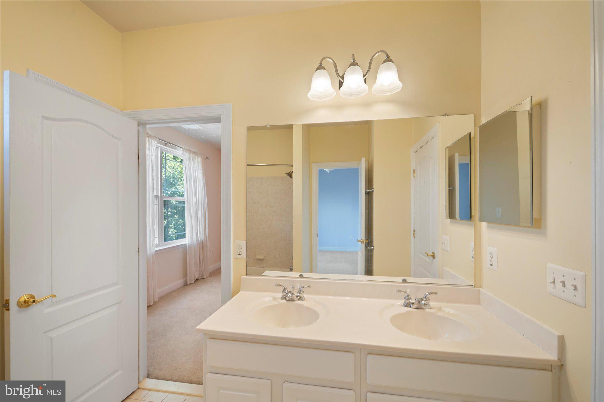 HAMLET AT LEESBURG - Residential