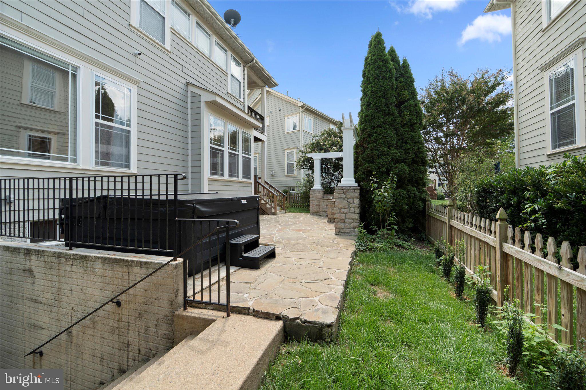 HAMLET AT LEESBURG - Residential