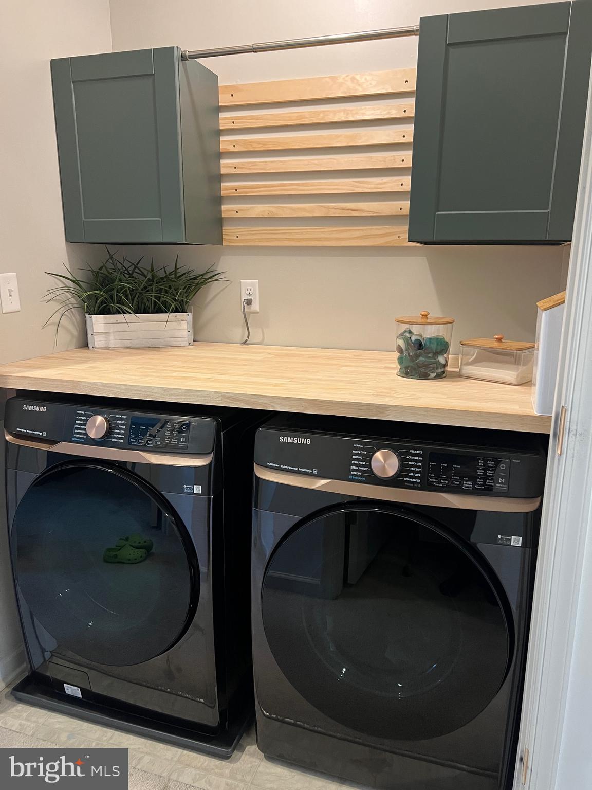 RIVERSIDE VILLAGES - Residential Lease