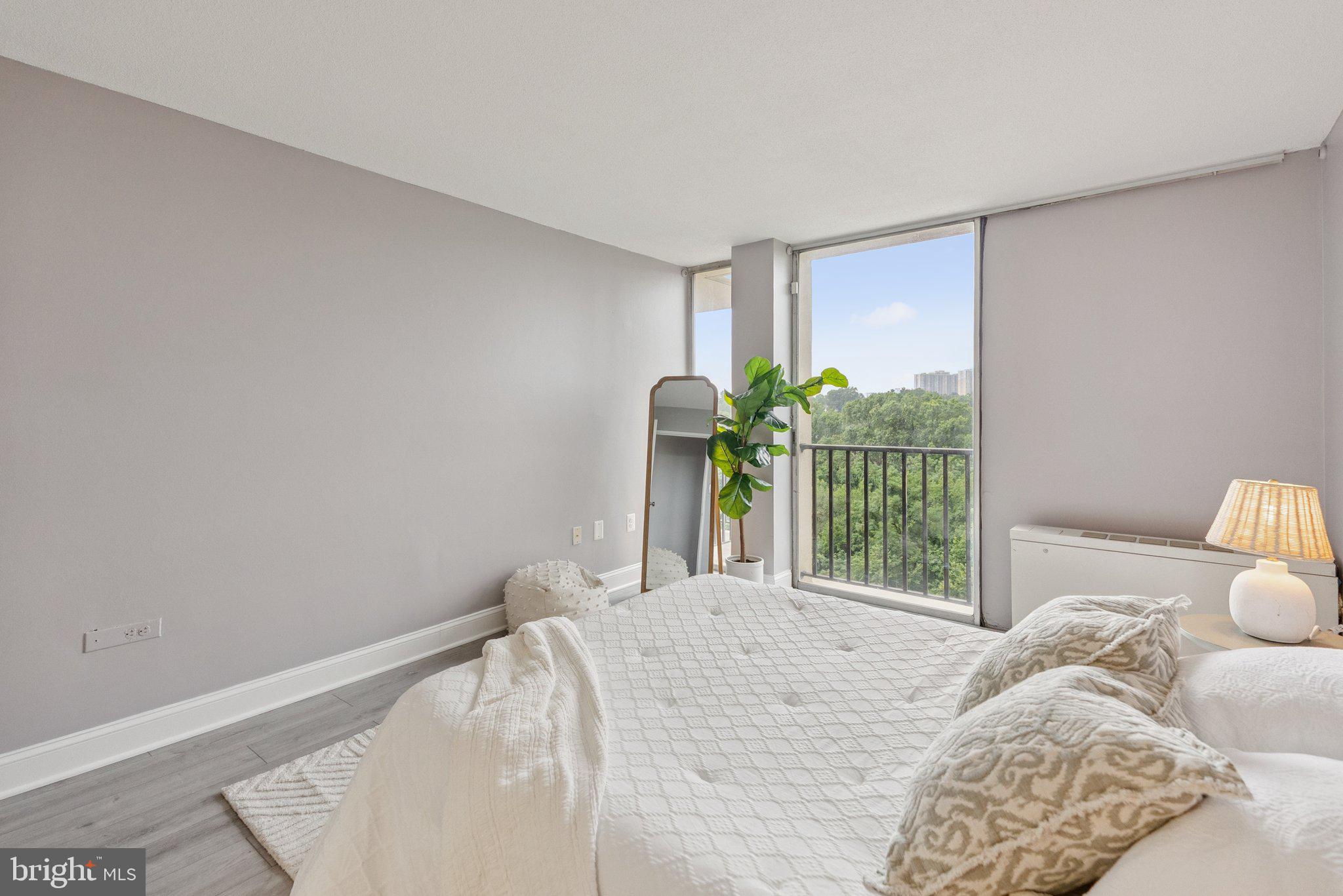 THE CARLTON - Residential