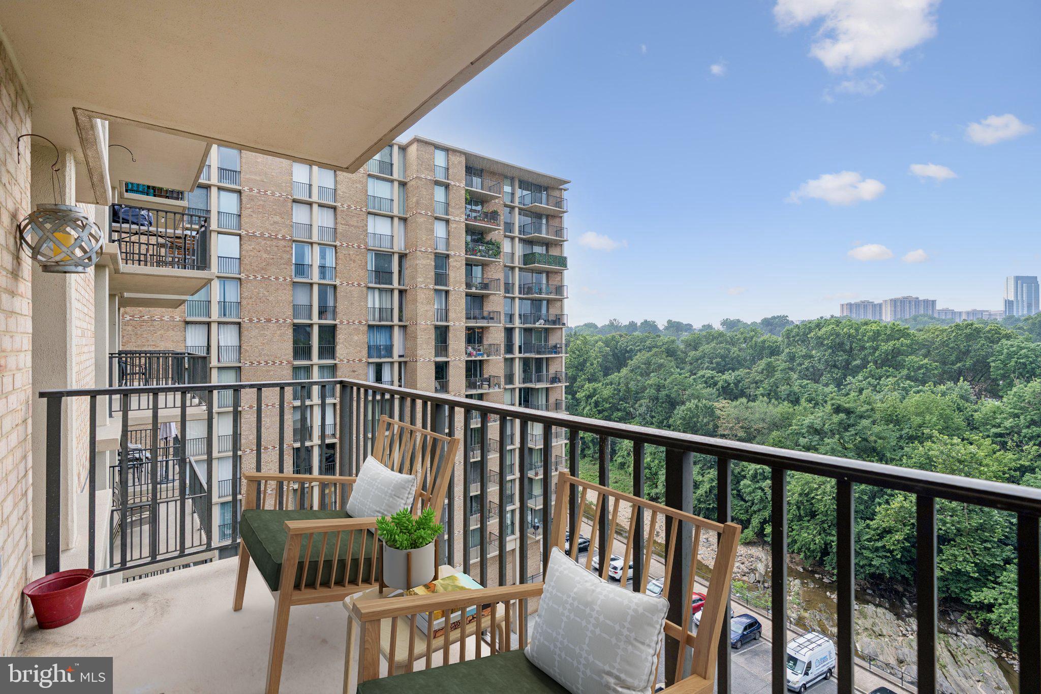 THE CARLTON - Residential