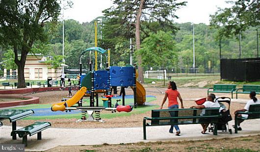 THE CARLTON - Residential