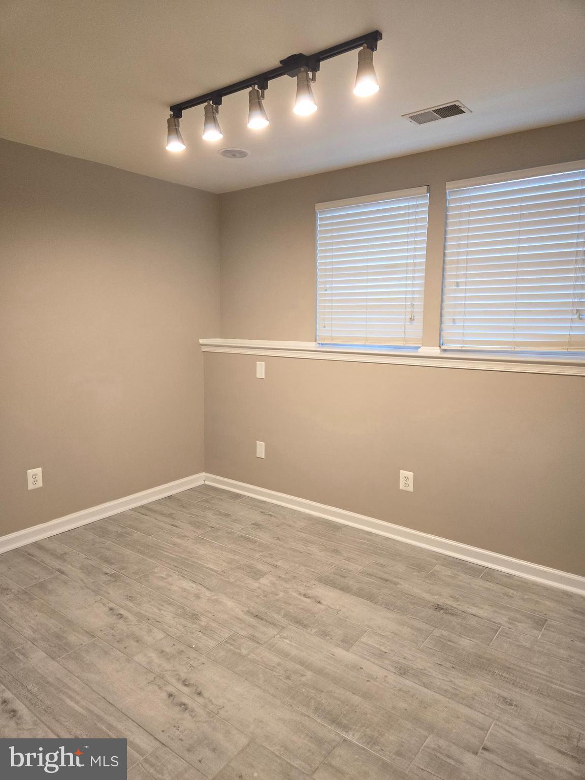 ASHBURN FARM - Residential