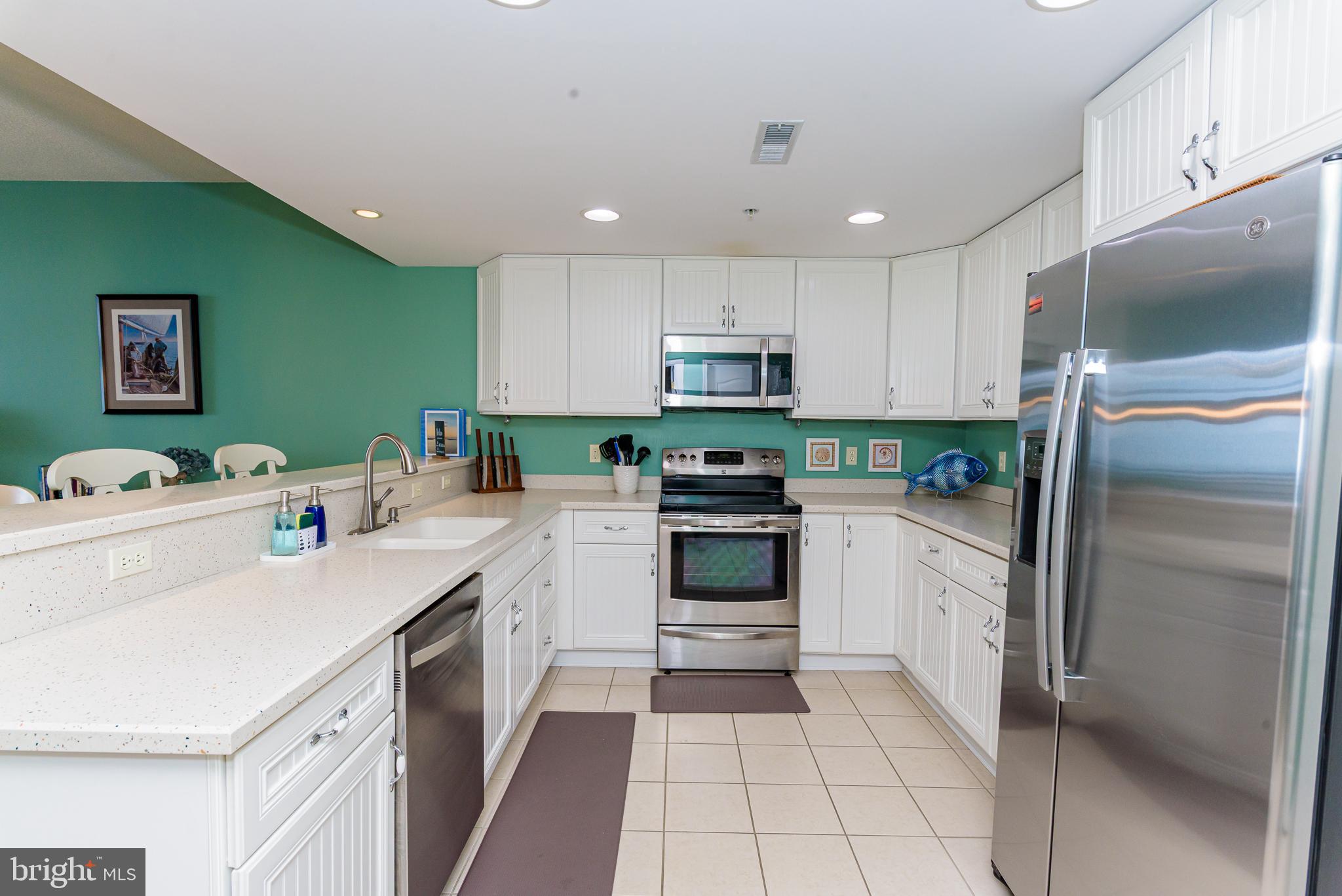 HARBOUR LIGHT CONDOS - Residential