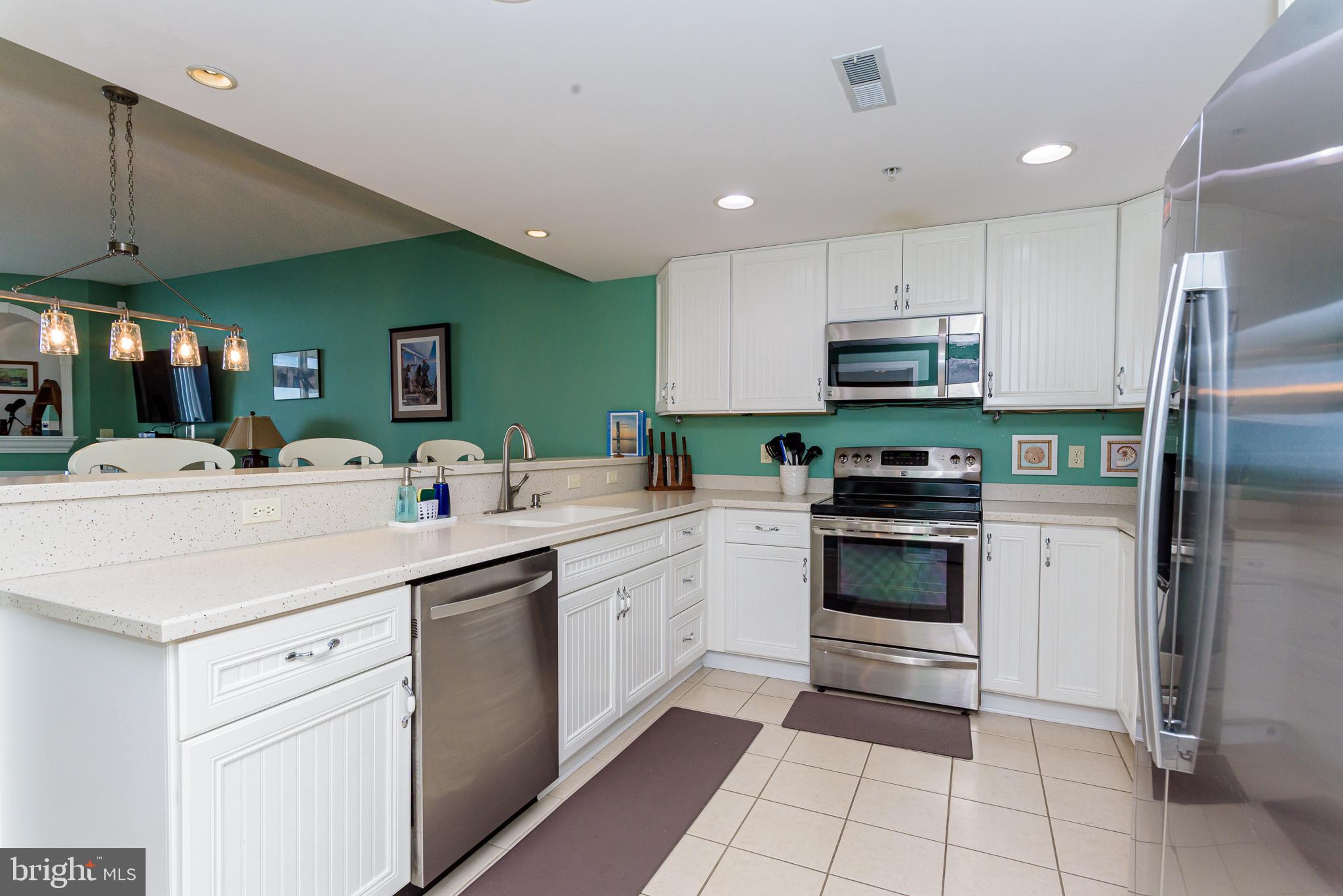 HARBOUR LIGHT CONDOS - Residential