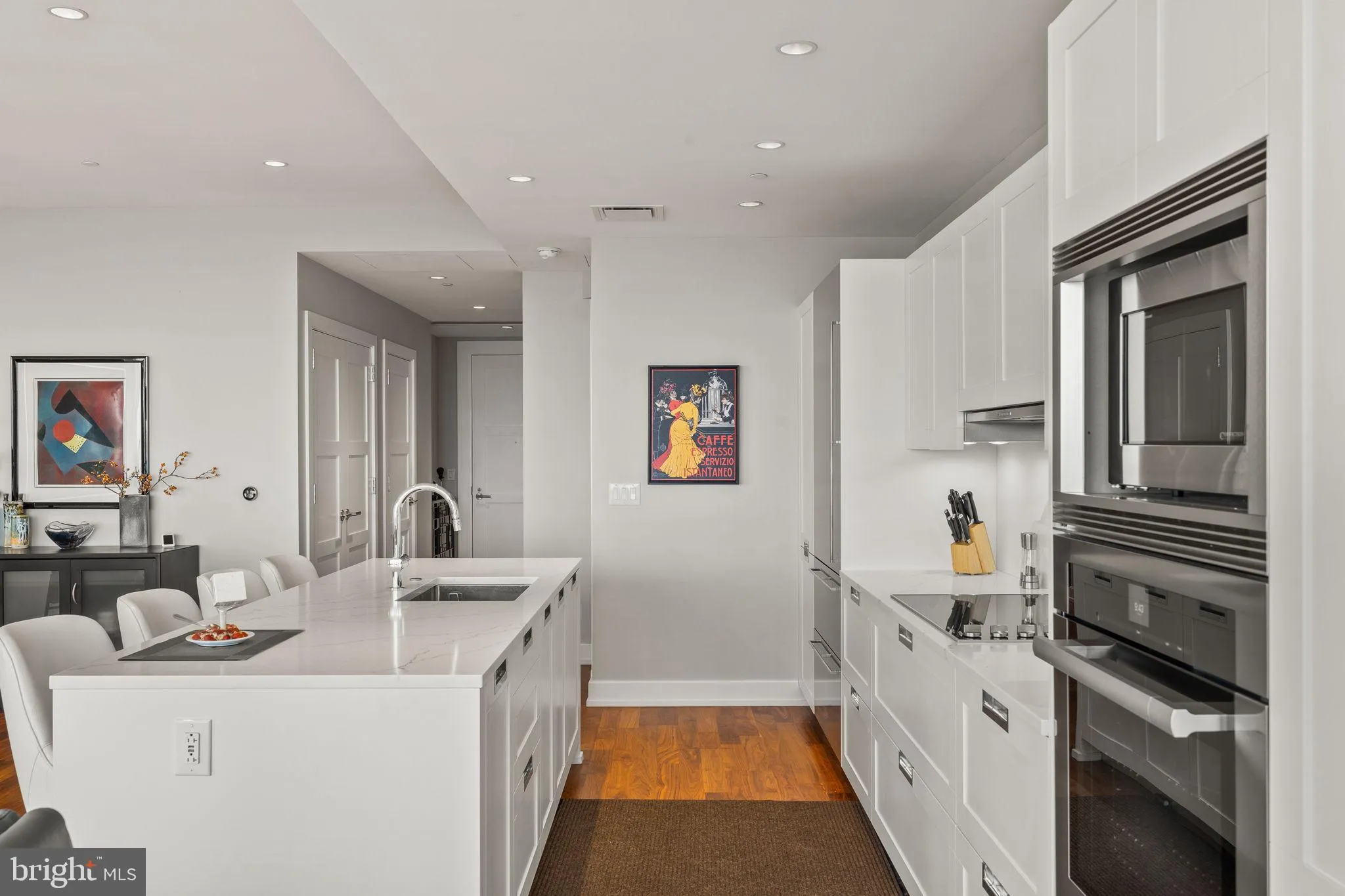 Philadelphia, Pennsylvania 19102, United States, 3 Bedrooms Bedrooms, ,4 BathroomsBathrooms,Residential,Active,78059