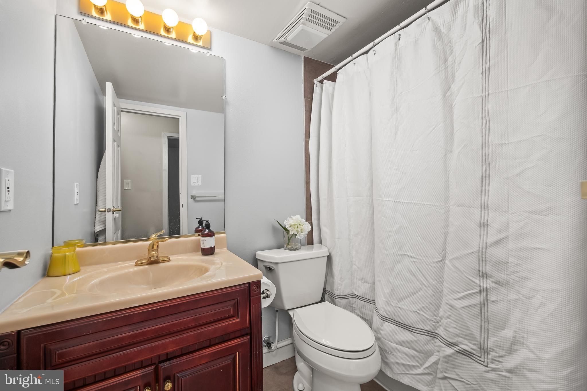 GYPSY LANE CONDOS - Residential