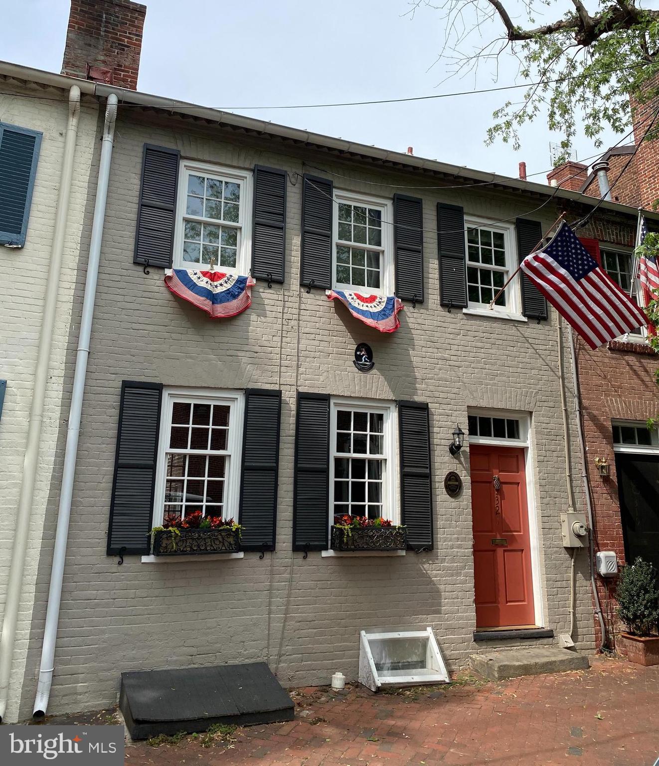 OLD TOWN ALEXANDRIA - Residential Lease
