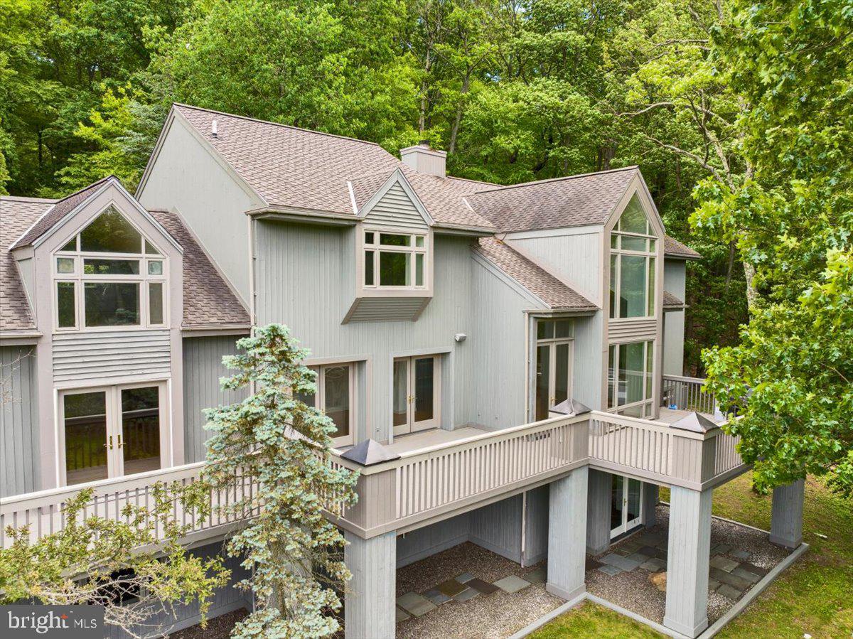 8 WYNDHAM HILL DRIVE