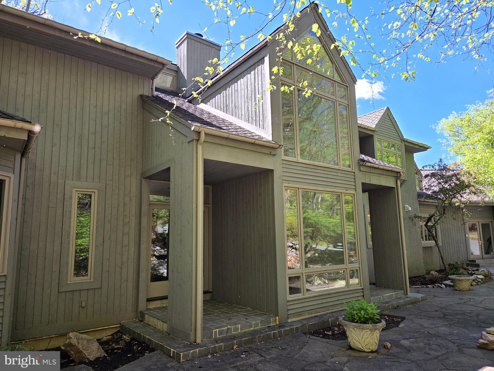 8 WYNDHAM HILL DRIVE