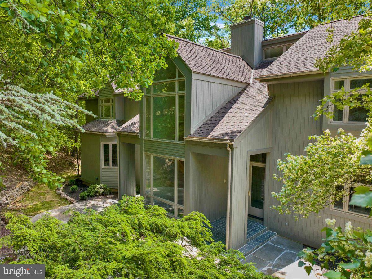 8 WYNDHAM HILL DRIVE