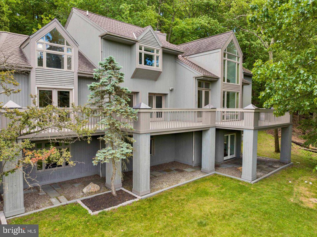 8 WYNDHAM HILL DRIVE