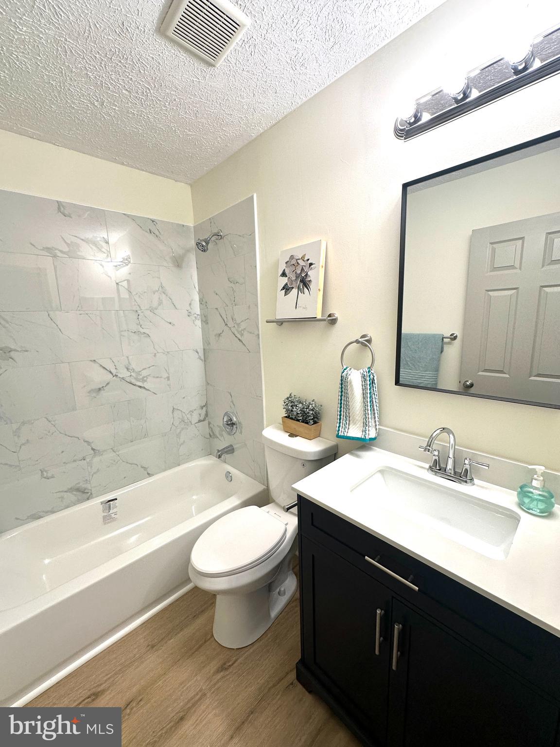 WOODS OF BAYVIEW - Residential