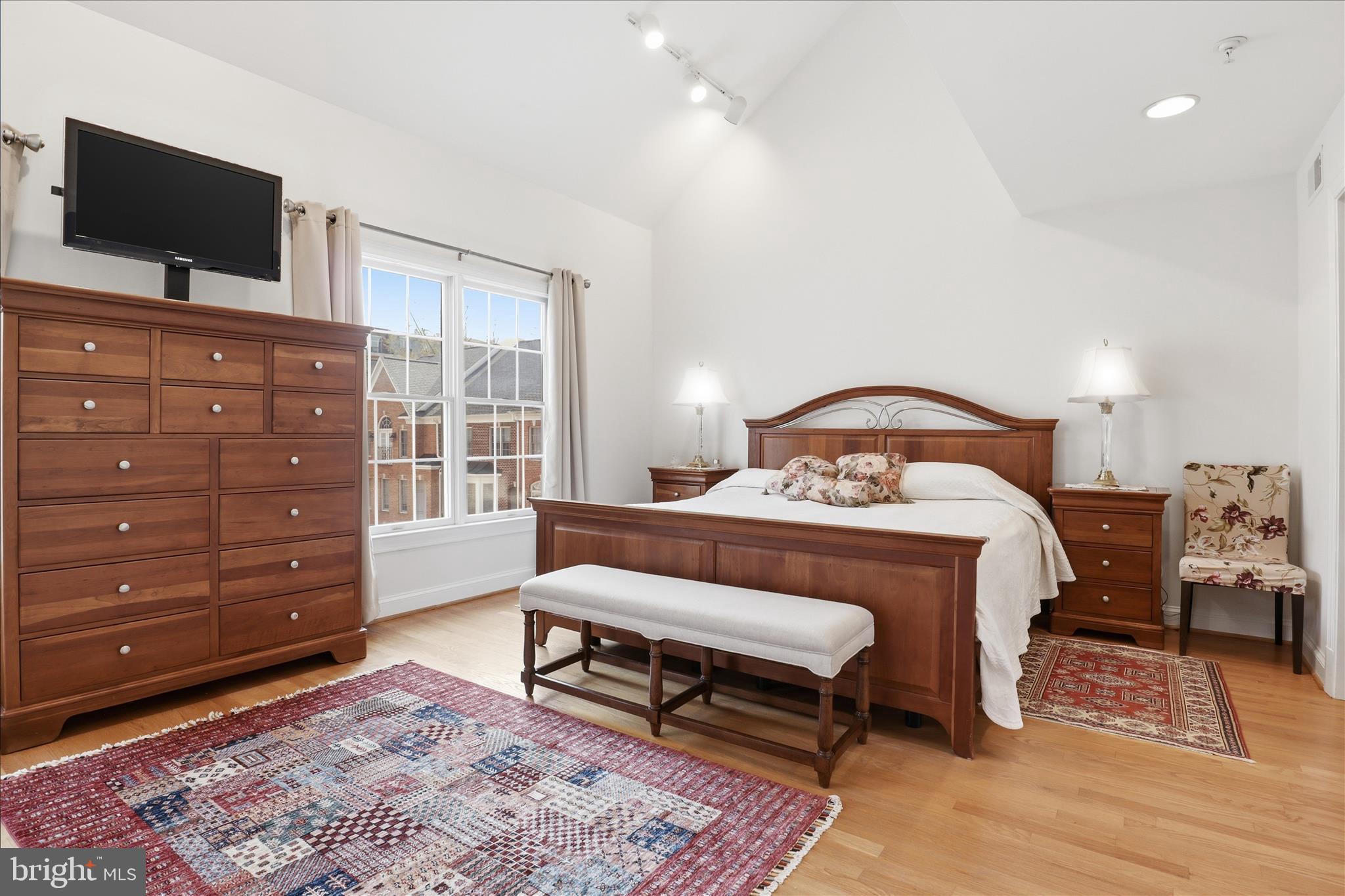 MCLEAN CREST - Residential