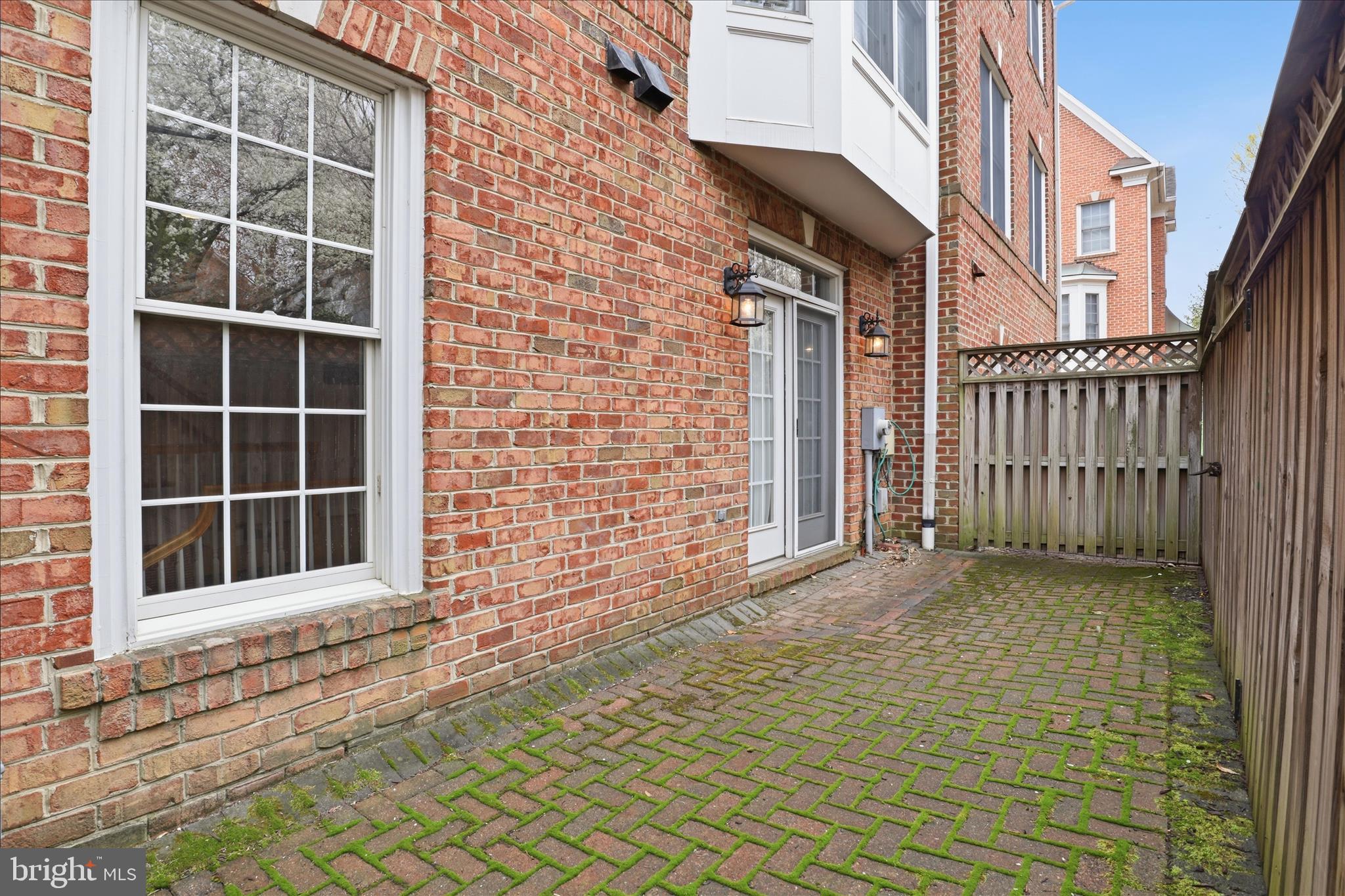 MCLEAN CREST - Residential