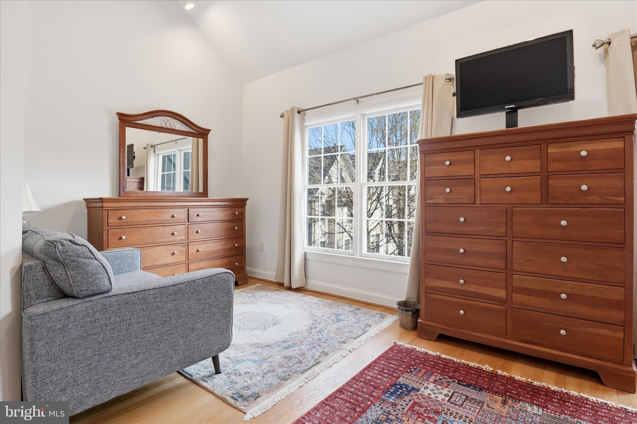 MCLEAN CREST - Residential